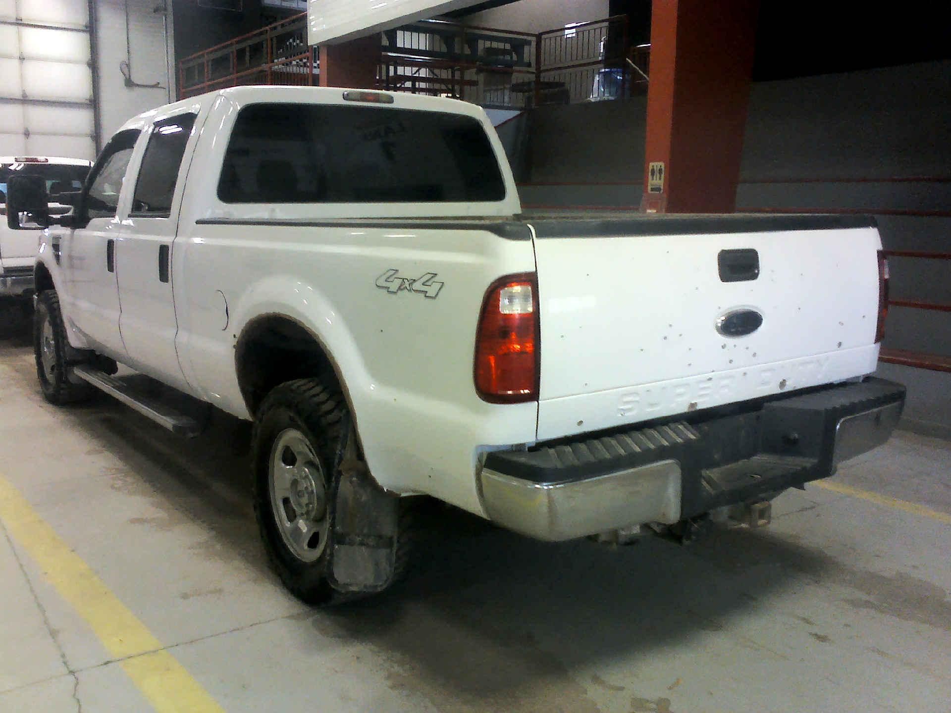 2008 FORD F-350 SD XLT CREW CAB 4WD 6.4L V8 OHV 32V TURBO DIESEL AUTOMATIC SN:1FTWW31R18EE34885 - Image 2 of 9