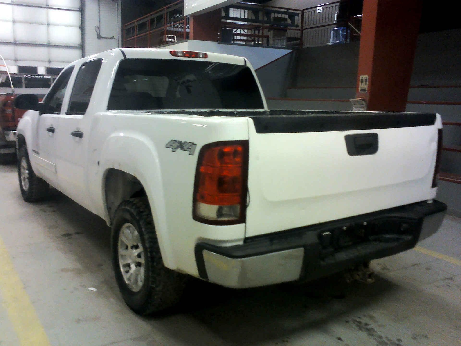 2007 GMC SIERRA 1500 CREW CAB 4WD 4.8L V8 OHV 16V AUTOMATIC SN:2GTEK13C571677023 OPTIONS:AC TW CC PW - Image 2 of 9