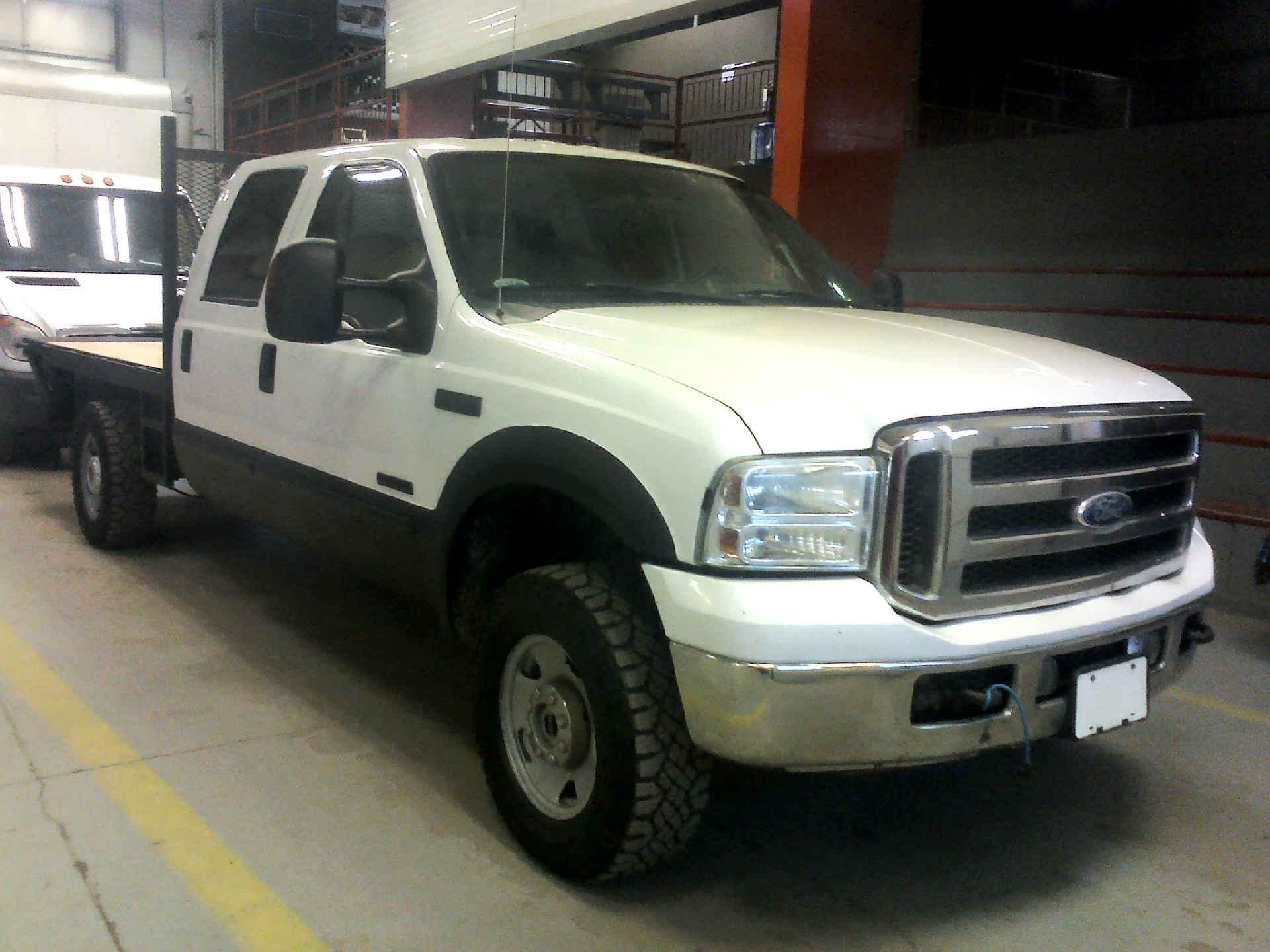 2005 FORD F-350 SD XLT CREW CAB 4WD 6.0L V8 OHV 32V TURBO DIESEL AUTOMATIC SN:1FTWW31P15EA94079 - Image 3 of 8