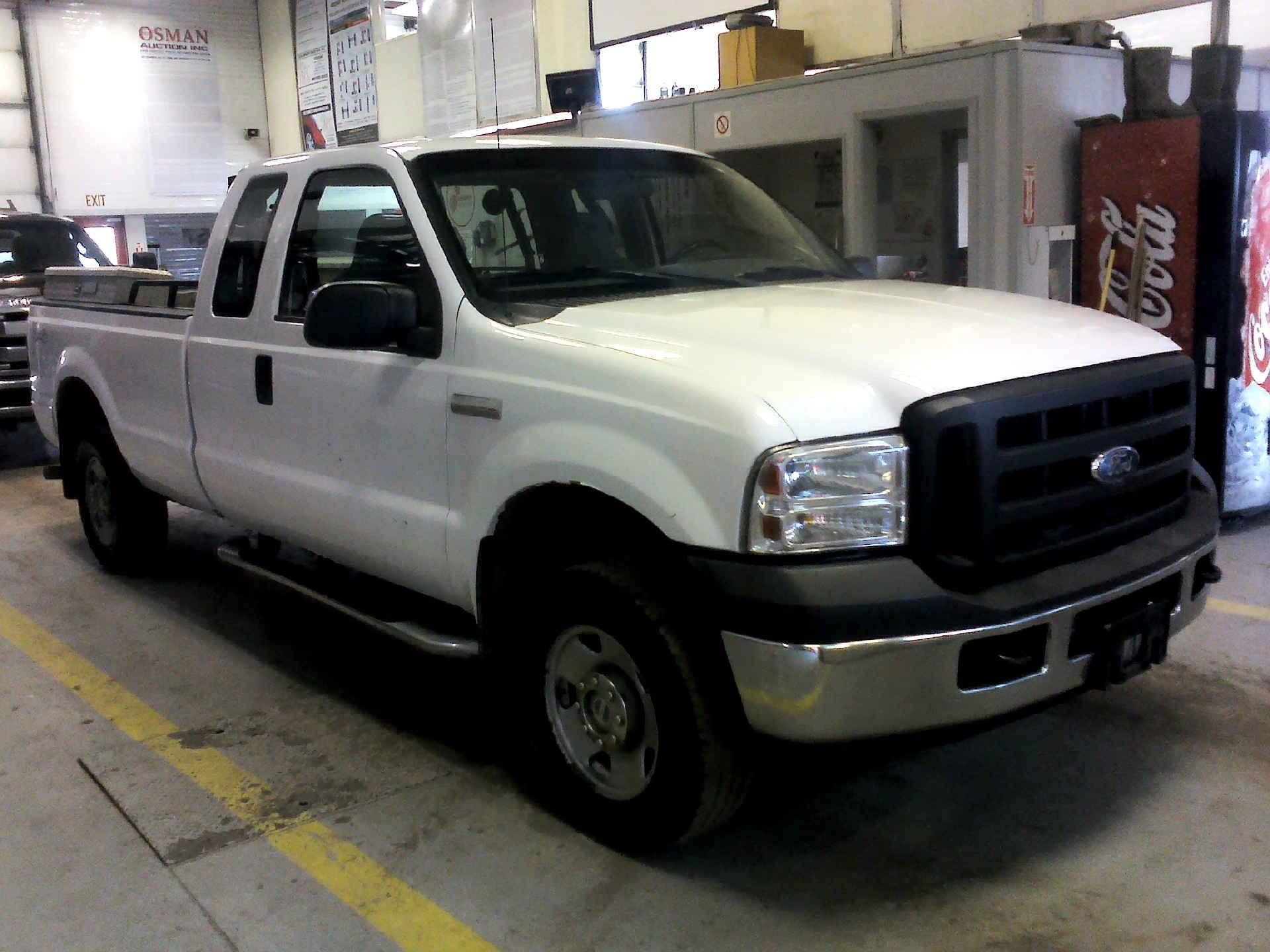 2006 FORD F-250 SD XL SUPERCAB 4WD 5.4L V8 SOHC 16V AUTOMATIC SN:1FTSX21546ED18175 OPTIONS:AC TW - Image 3 of 9