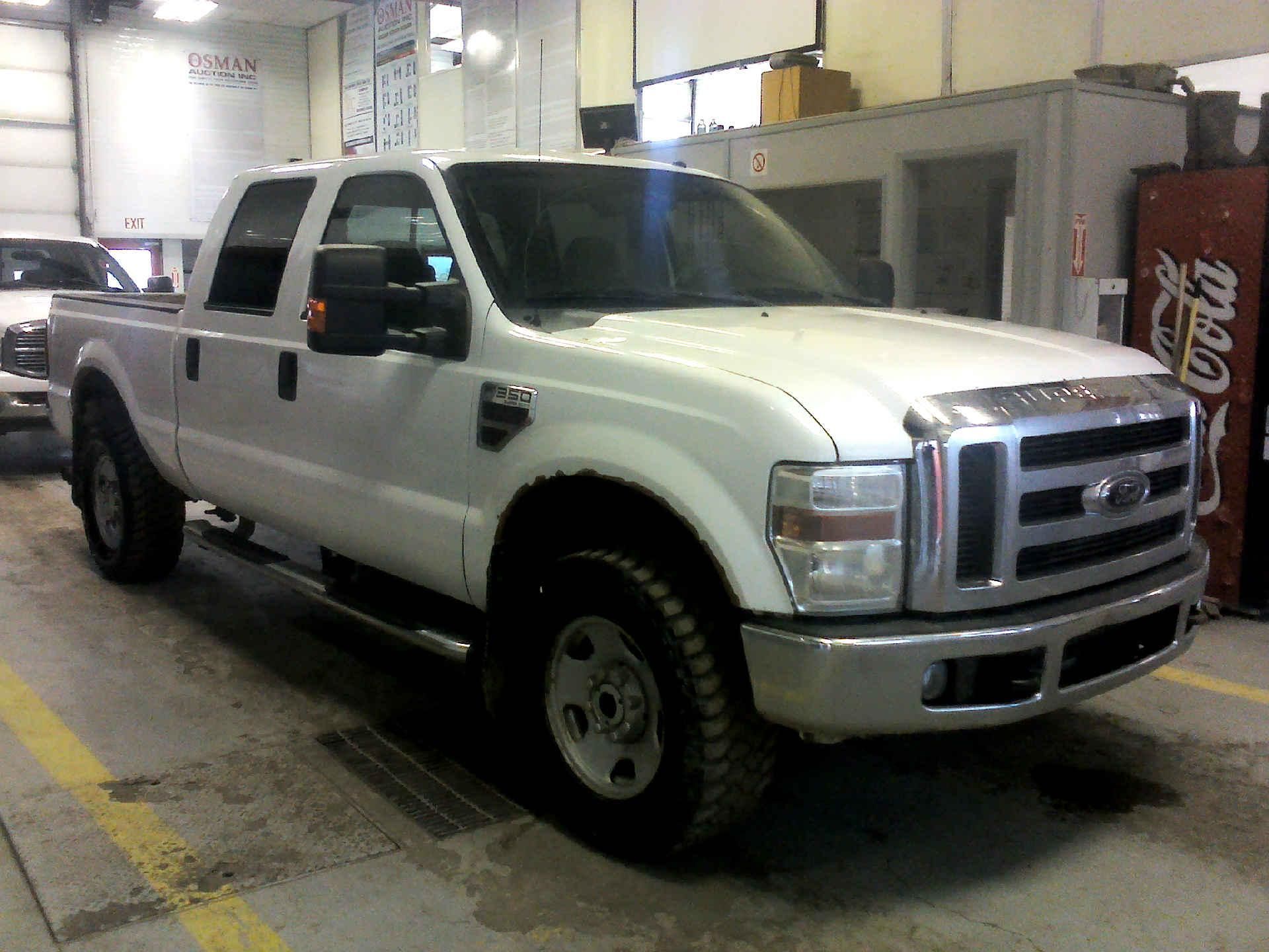 2008 FORD F-350 SD XLT CREW CAB 4WD 6.4L V8 OHV 32V TURBO DIESEL AUTOMATIC SN:1FTWW31R88EE34866 - Image 3 of 9