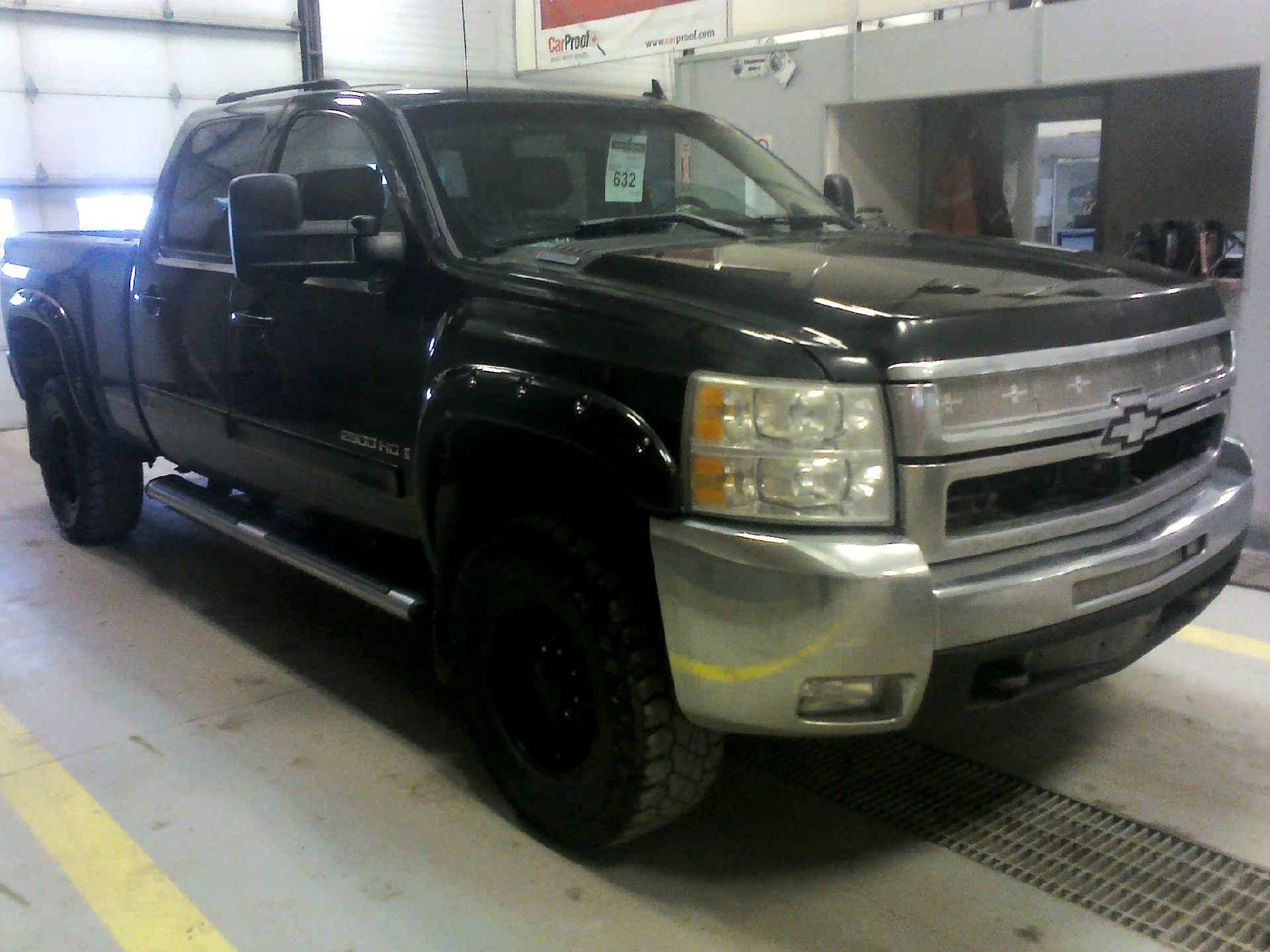 2007 CHEVROLET SILVERADO 2500HD LTZ CREW CAB 4WD 6.6L V8 OHV 32V TURBO DIESEL AUTOMATIC SN: - Image 3 of 9