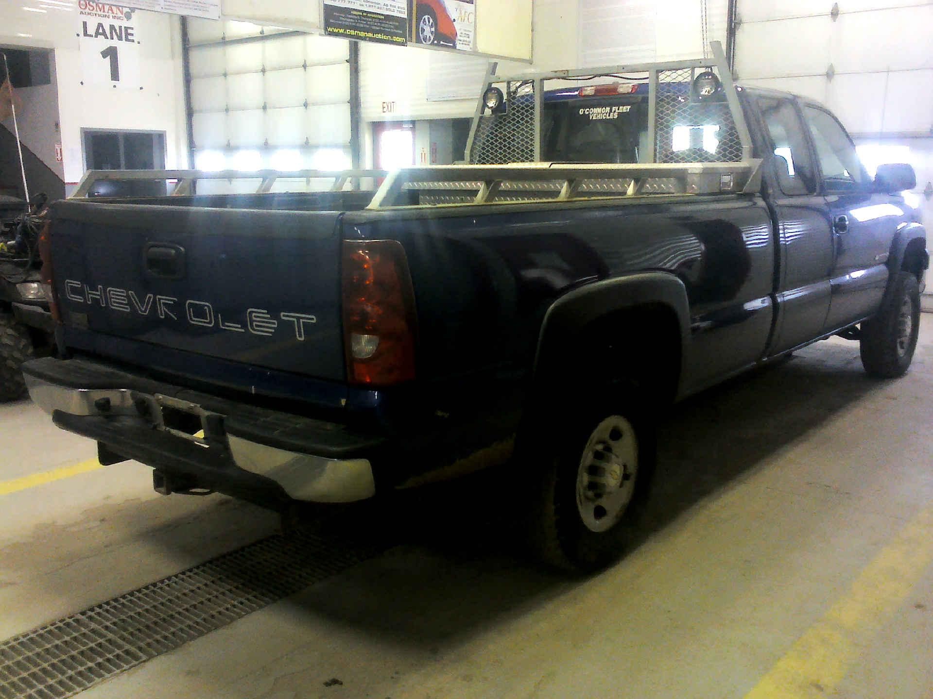 2003 CHEVROLET SILVERADO 2500HD EXT. CAB LONG BED 2WD 8.1L V8 OHV 16V AUTOMATIC SN:1GCHC29G73E329372 - Image 3 of 7