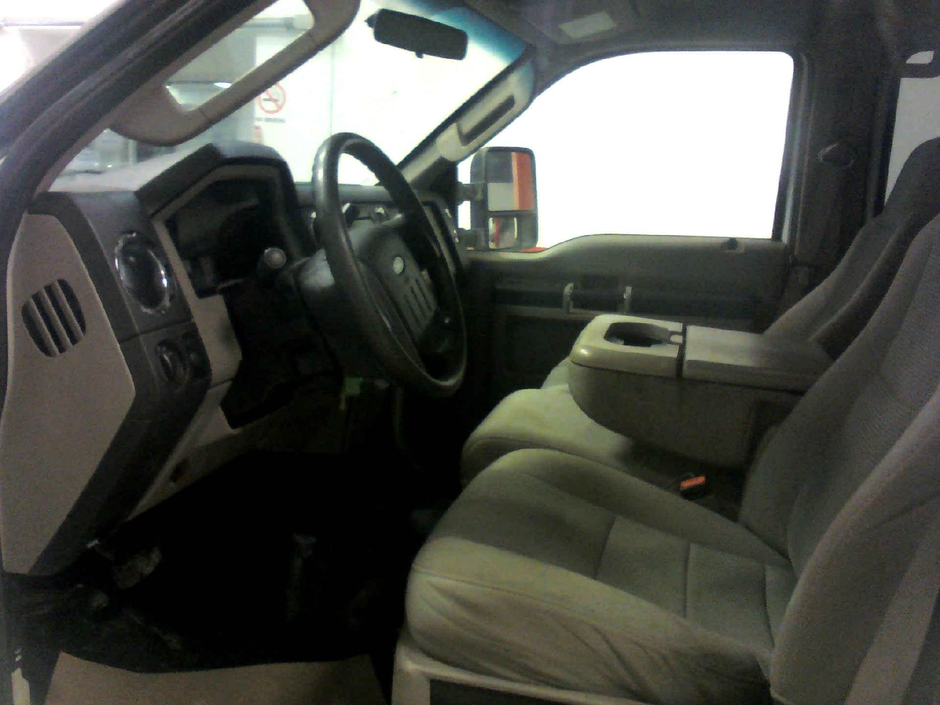 2008 FORD F-350 SD XLT CREW CAB 4WD 6.4L V8 OHV 32V TURBO DIESEL AUTOMATIC SN:1FTWW31RX8EA59465 - Image 5 of 9