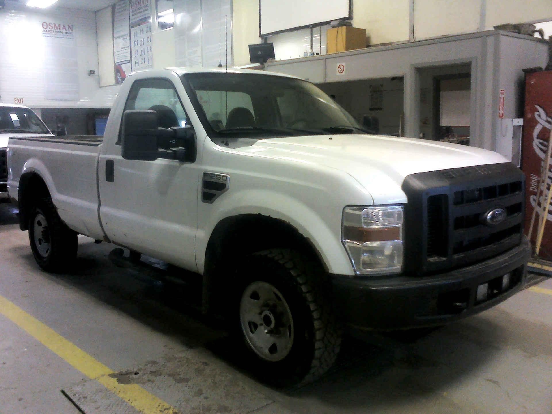 2008 FORD F-250 SD XL 4WD 5.4L V8 SOHC 16V AUTOMATIC SN:1FTNF21508EE63345 OPTIONS:AC TW CC CD - Image 3 of 8