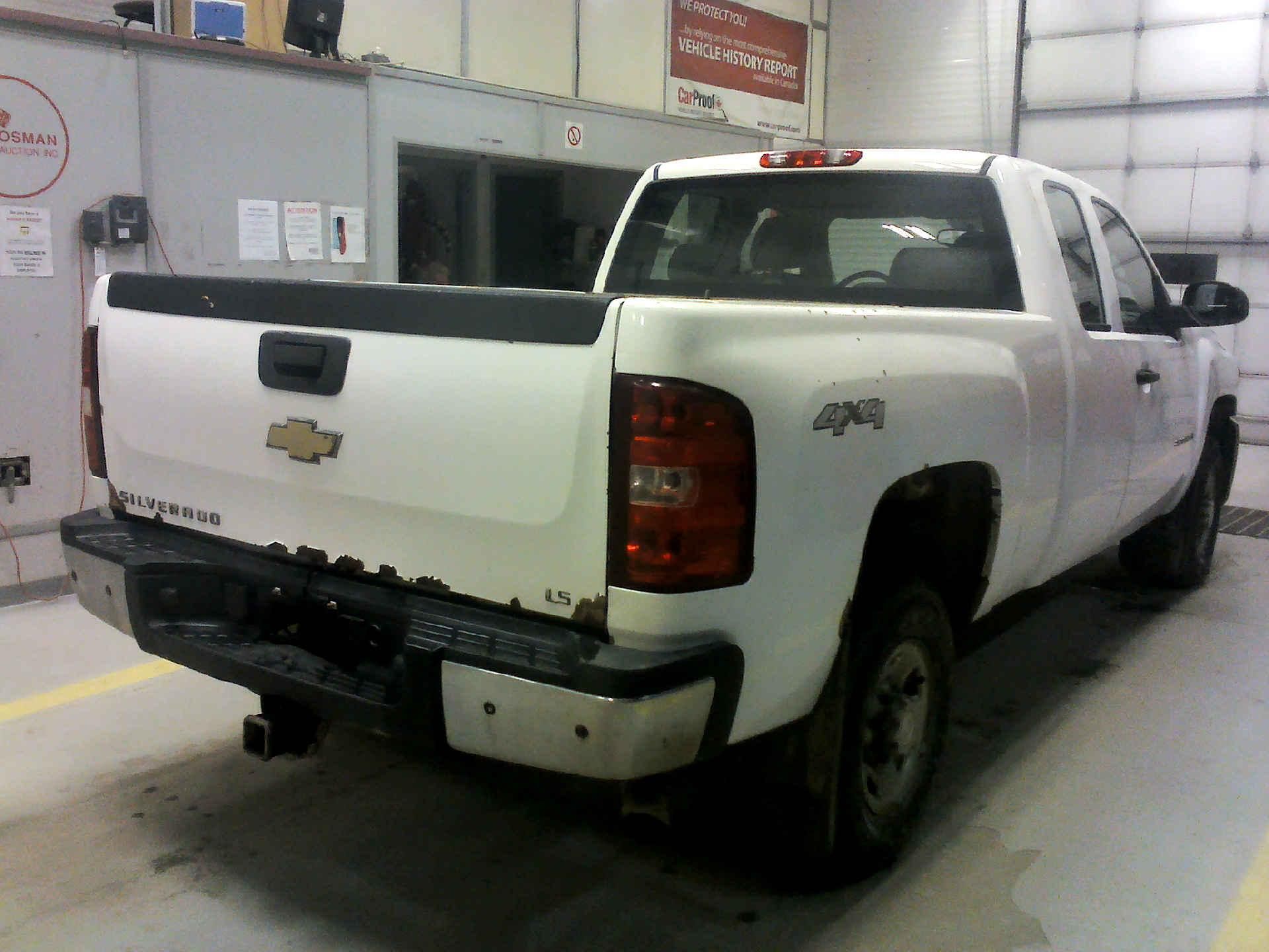 2008 CHEVROLET SILVERADO 2500HD LS EXT. CAB STD. BOX 4WD 6.0L V8 OHV 16V AUTOMATIC SN: - Image 4 of 9