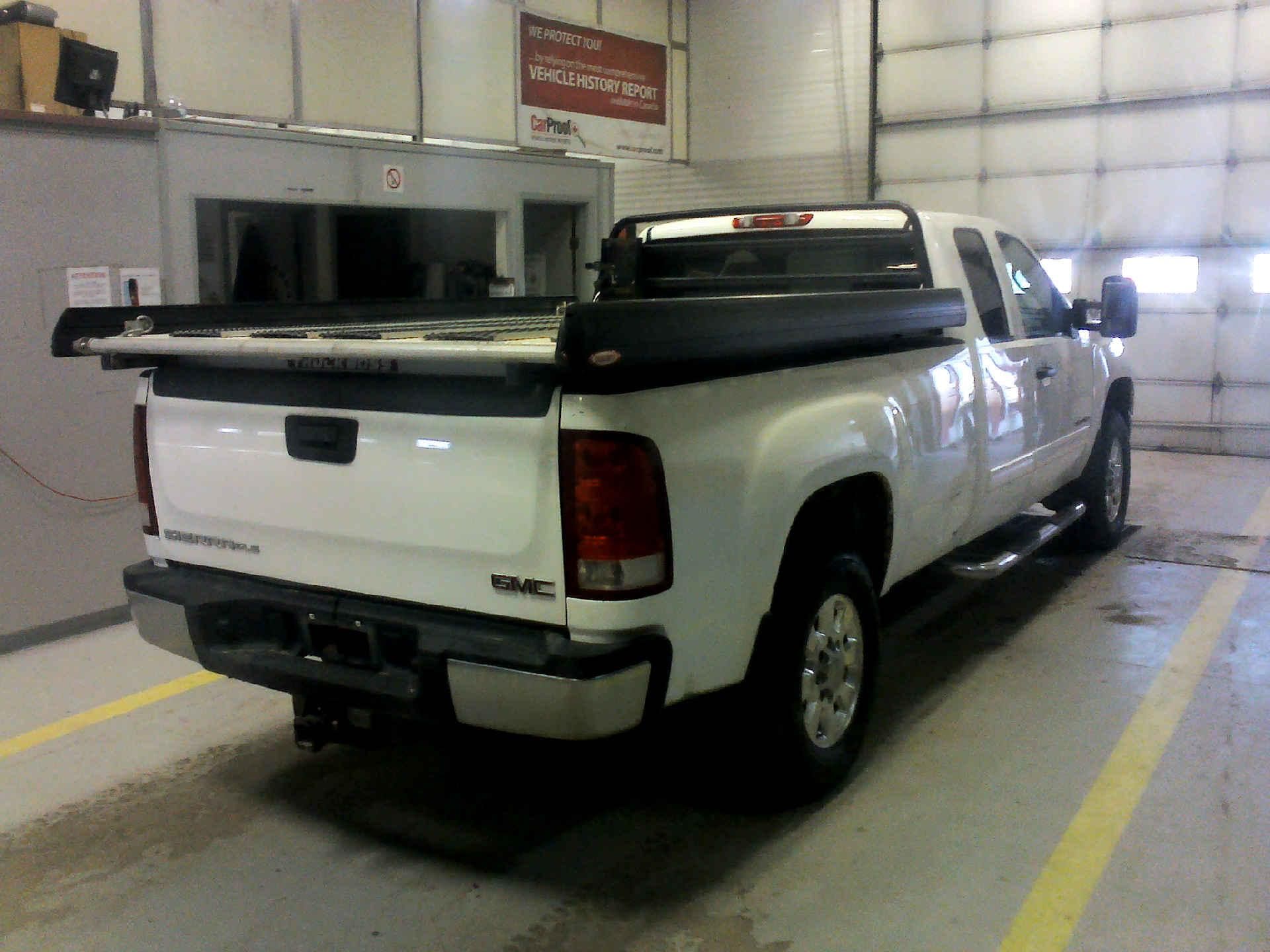 2011 GMC SIERRA 3500HD SLE QUAD CAB 4WD 6.0L V8 OHV 16V FFV AUTOMATIC SN:1GT523CG9BZ460993 OPTIONS: - Image 4 of 9