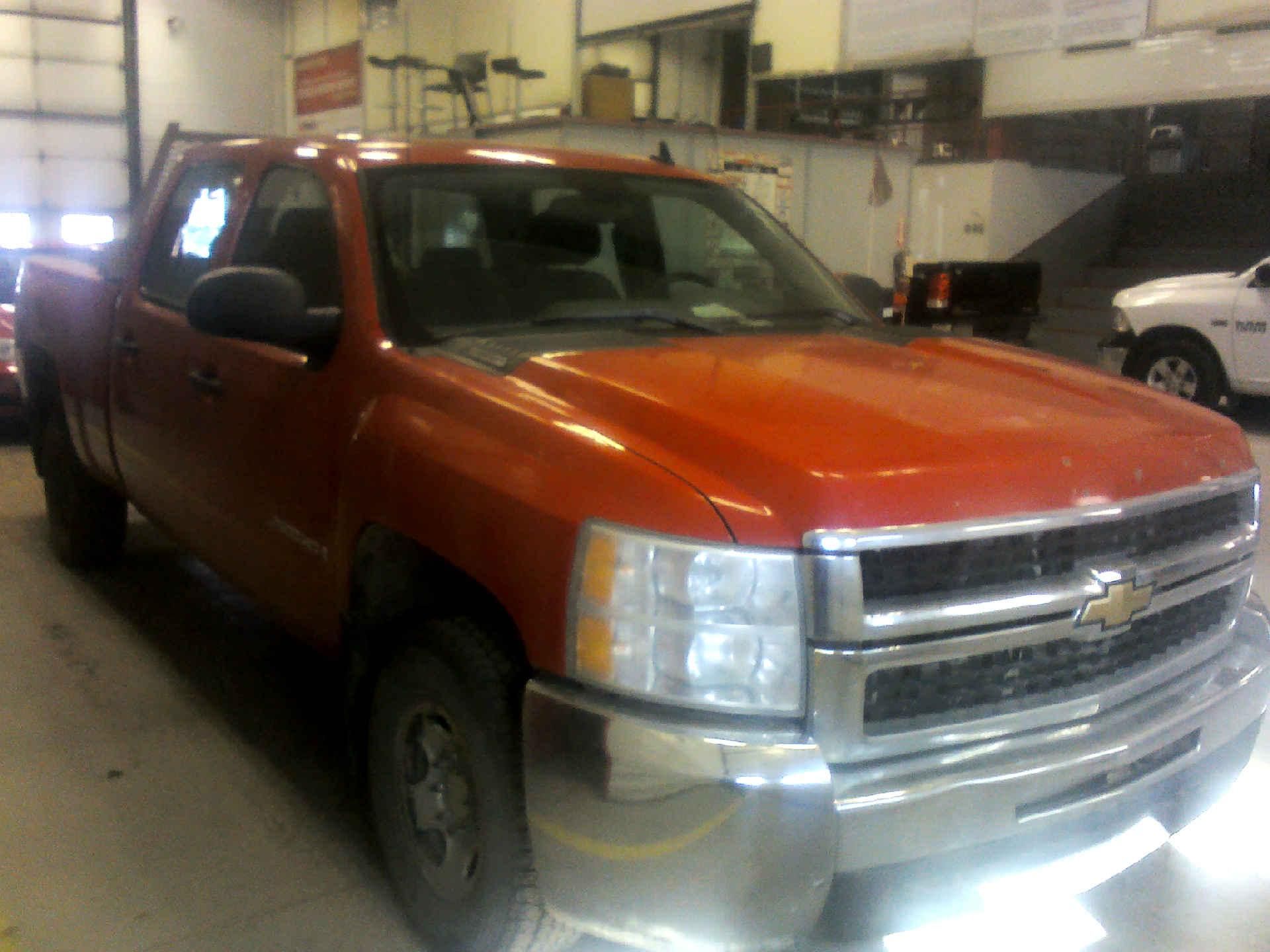 2007 CHEVROLET SILVERADO 2500HD HD CREW CAB 4WD 6.0L V8 OHV 16V AUTOMATIC SN:1GCHK23K27F539832 - Image 3 of 10