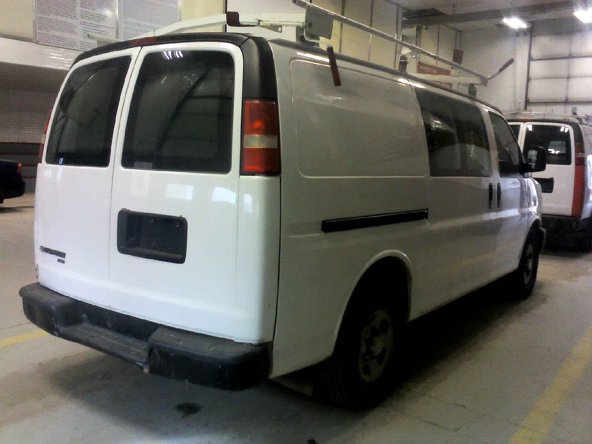 2008 CHEVROLET EXPRESS 1500 AWD CARGO 5.3L V8 OHV 16V AUTOMATIC SN:1GCFH154581115705 OPTIONS:AC TW - Image 4 of 8