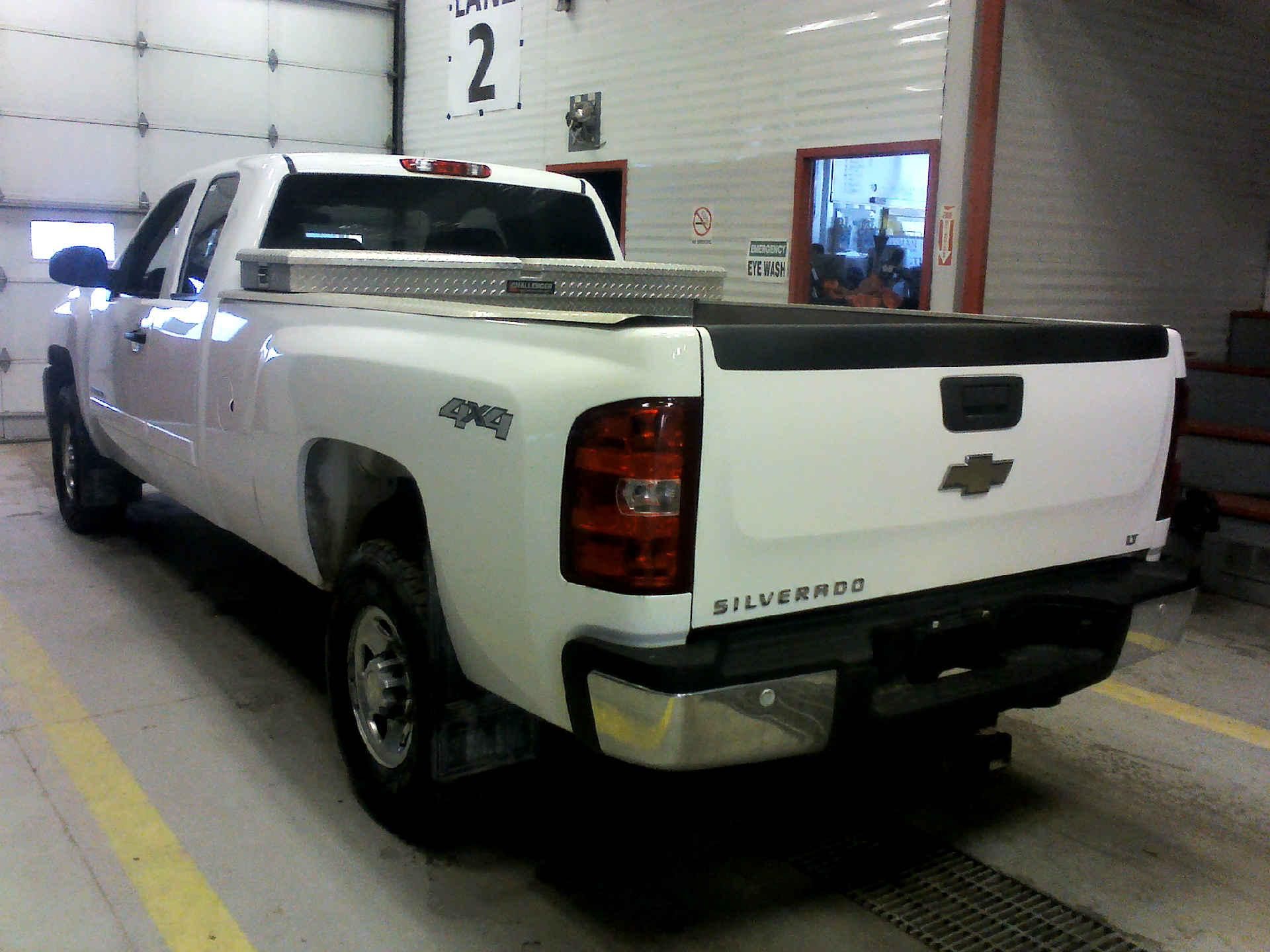 2010 CHEVROLET SILVERADO 2500HD LT EXT. CAB 4WD 6.0L V8 OHV 16V FFV AUTOMATIC SN:1GC5KXBG2AZ258777 - Image 2 of 9