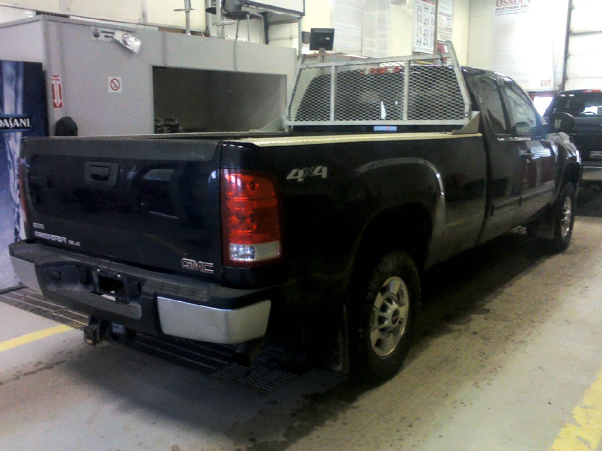 2012 GMC SIERRA 2500HD SLE EXT. CAB 4WD 6.0L V8 OHV 16V FFV AUTOMATIC SN:1GT220CG6CZ198952 OPTIONS: - Image 4 of 9