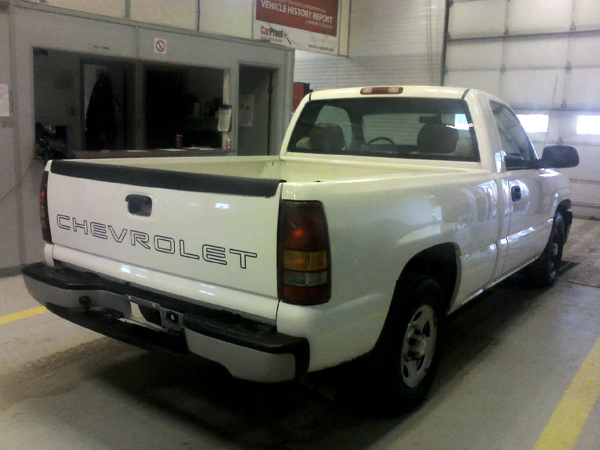 2001 CHEVROLET SILVERADO 1500 SHORT BED 2WD 4.3L V6 OHV 12V AUTOMATIC SN:1GCEC14WX1Z332168 OPTIONS: - Image 4 of 8