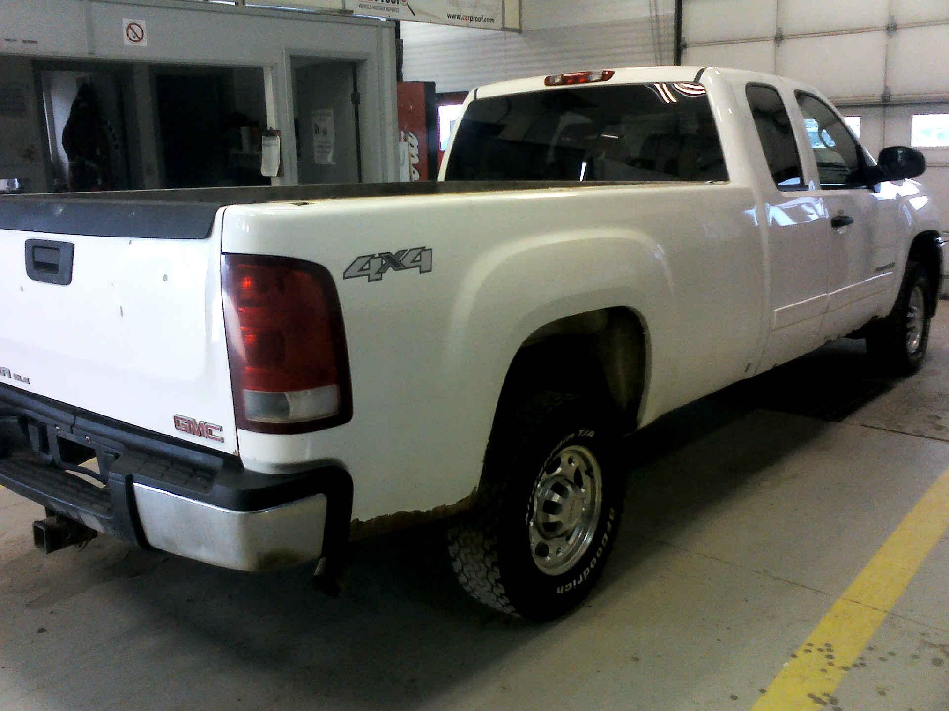 2009 GMC SIERRA 2500HD EXT. CAB LONG BOX 4WD 6.0L V8 16V OHV AUTOMATIC SN:1GTHK49K49E103009 - Image 4 of 8