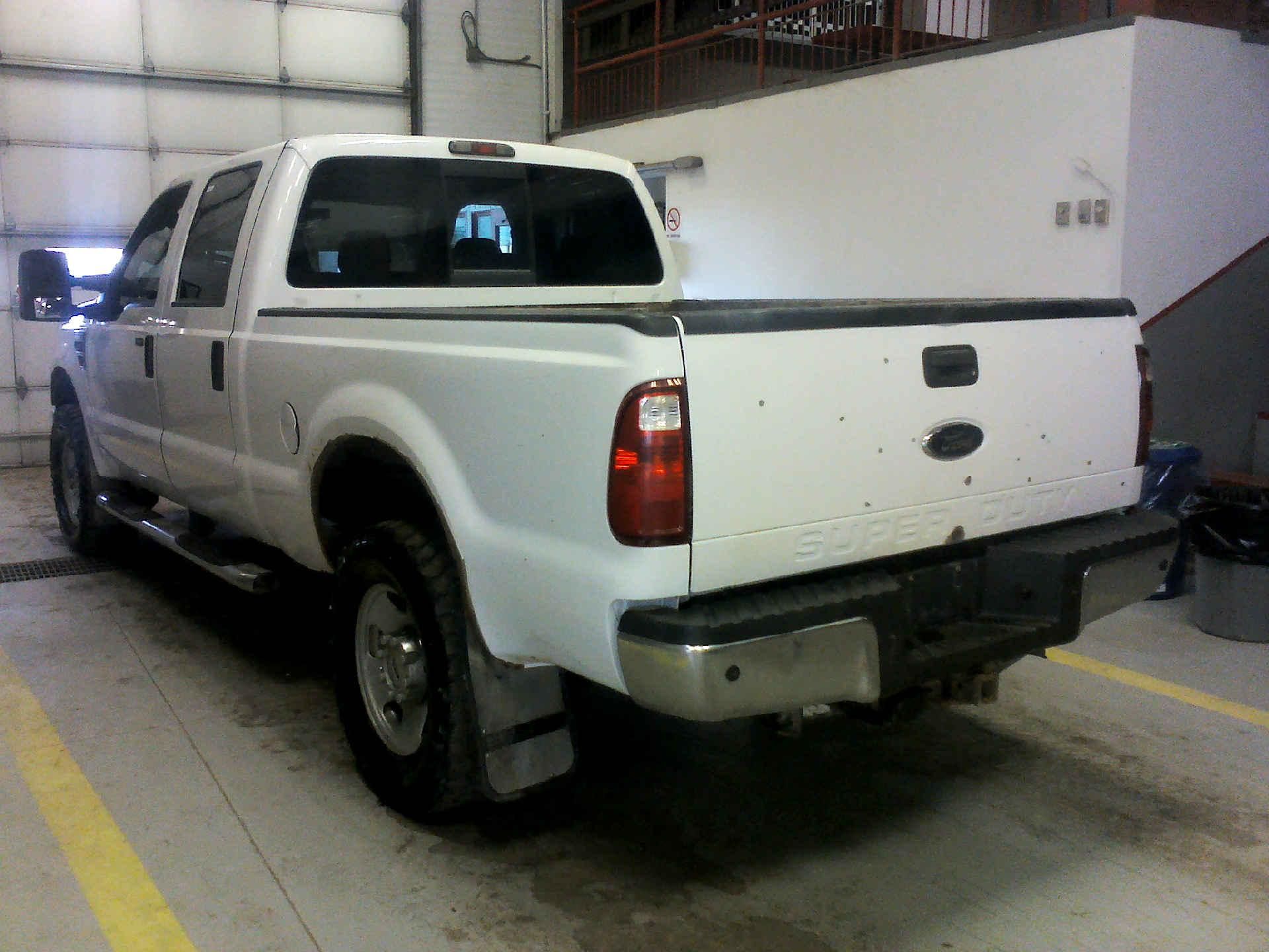 2008 FORD F-350 SD XLT CREW CAB 4WD 6.4L V8 OHV 32V TURBO DIESEL AUTOMATIC SN:1FTWW31R88EE34866 - Image 2 of 9