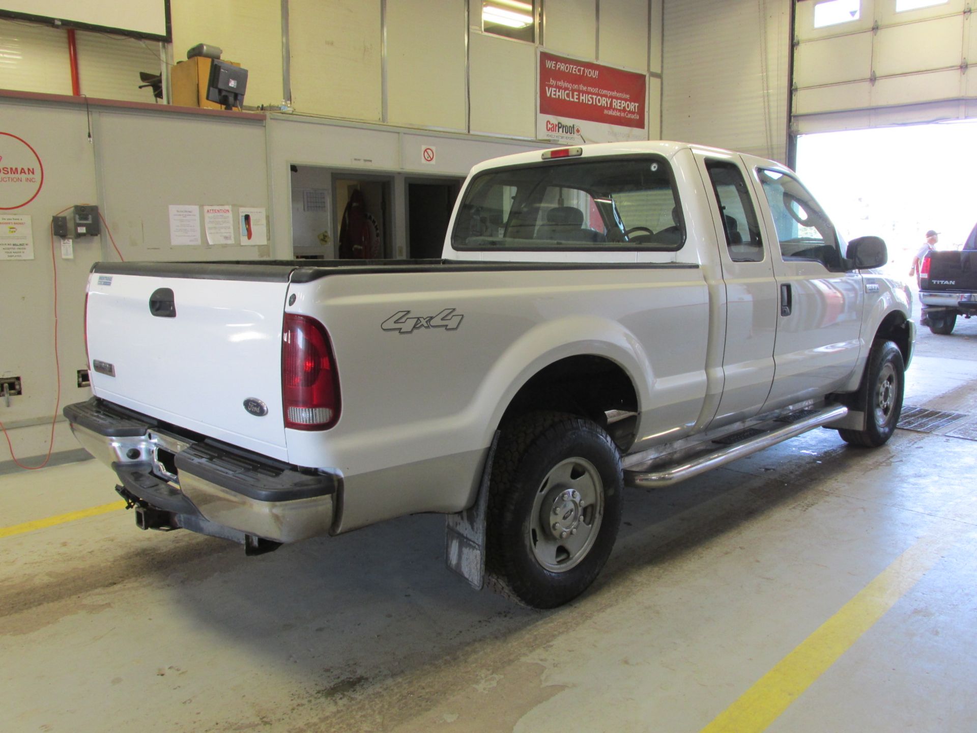 2006 FORD F-250 SD XLT SUPERCAB 4WD 5.4L V8 SOHC 16V AUTOMATIC SN:1FTSX21516EB69806 OPTIONS:AC TW CC - Image 4 of 10