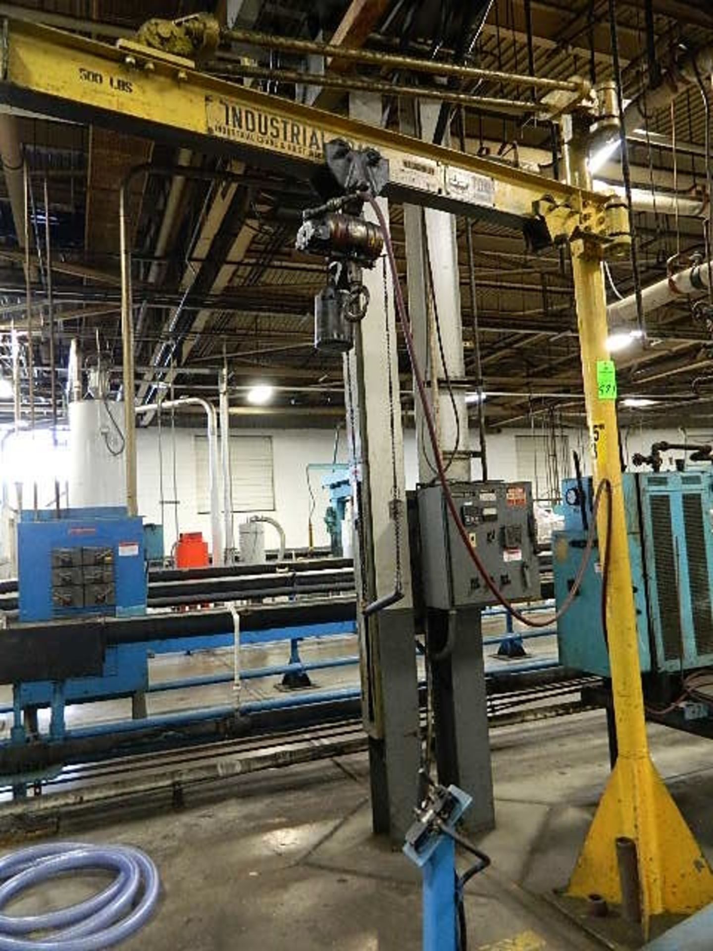 Industrial Crane 500lbs w/ Pneumatic chain hoist