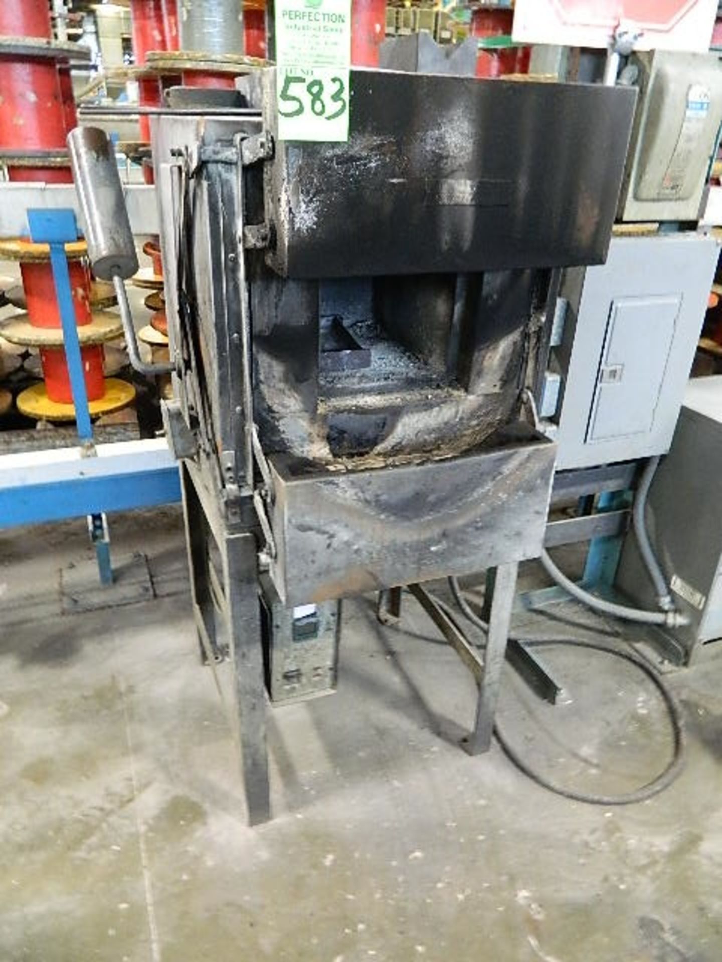 Oven for cleaning Extruder Tooling, 9â€ W x 14â€ D x 8â€ H Chamber