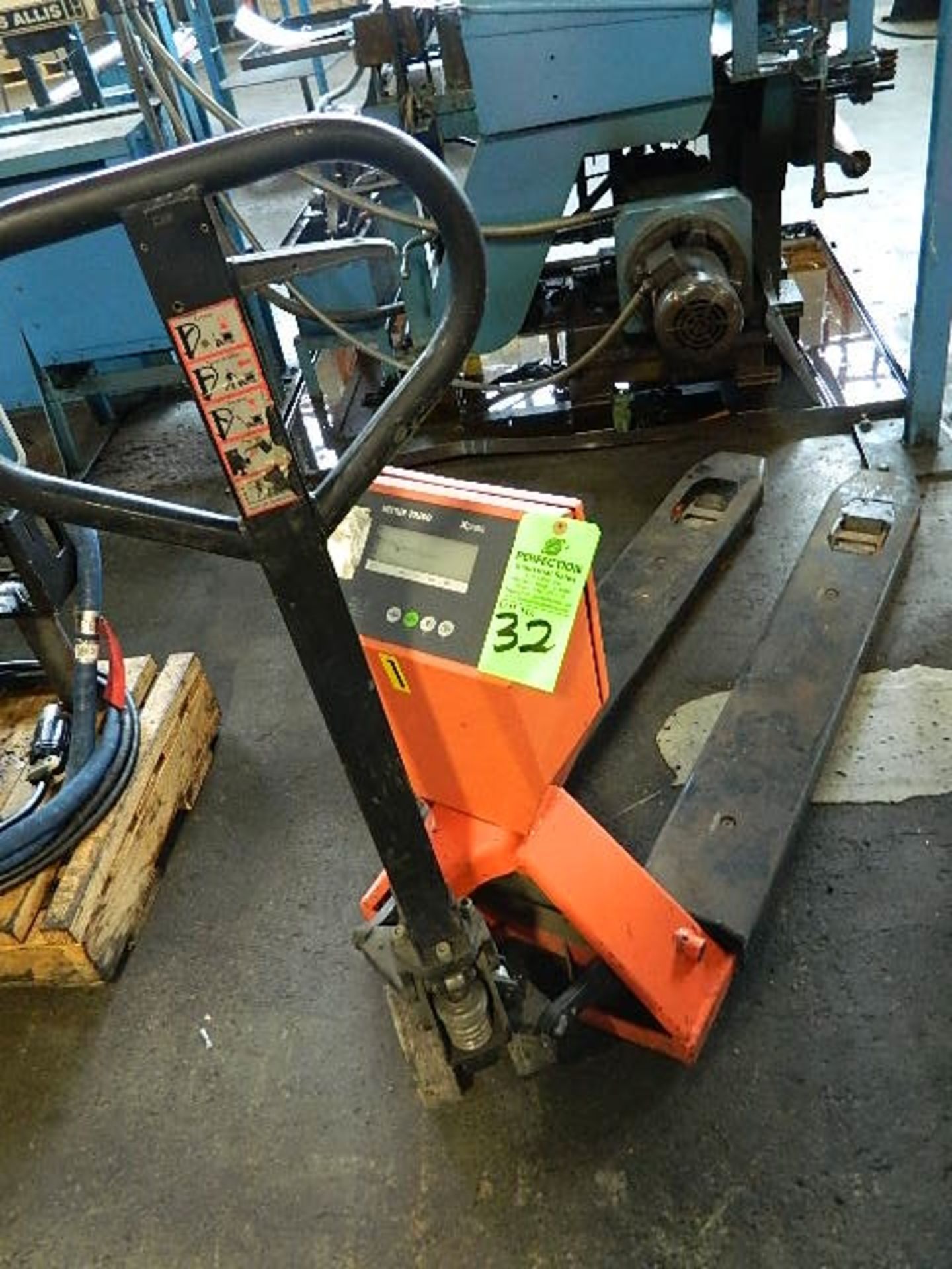 Metter Toledo Pallet Jack 4000 lb x 5 lb uses 6v Battery. M/N XPTS40-1004 X Press, 27" x 48"