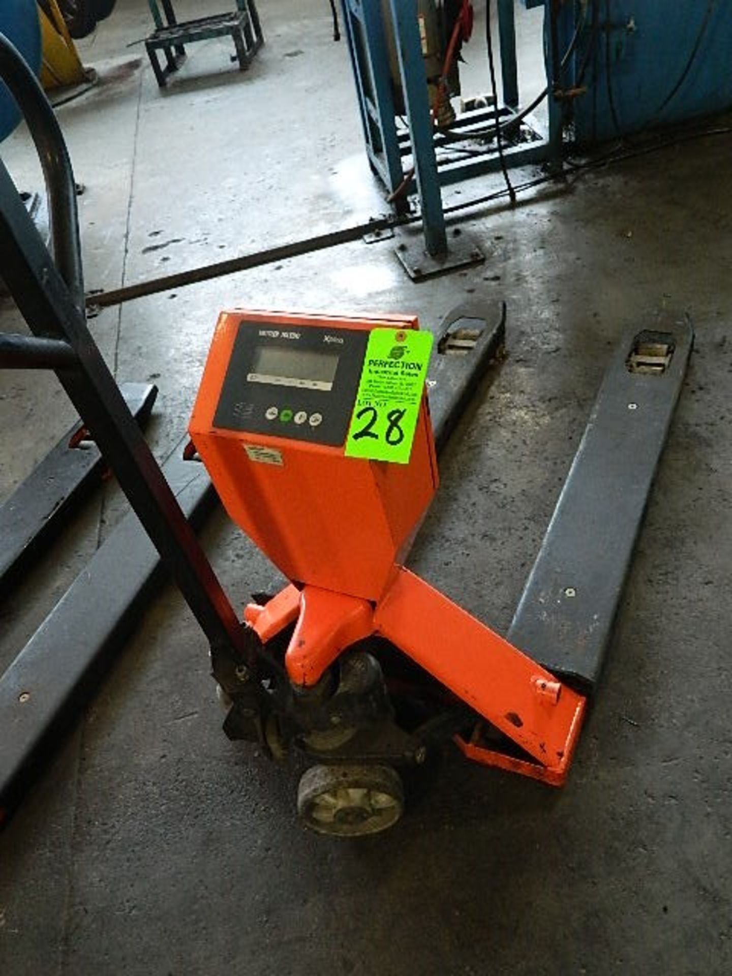 Metter Toledo Pallet Jack 4000 lb x 5 lb uses 6v Battery. M/N XPTS40-1004 X Press, 27" x 48"