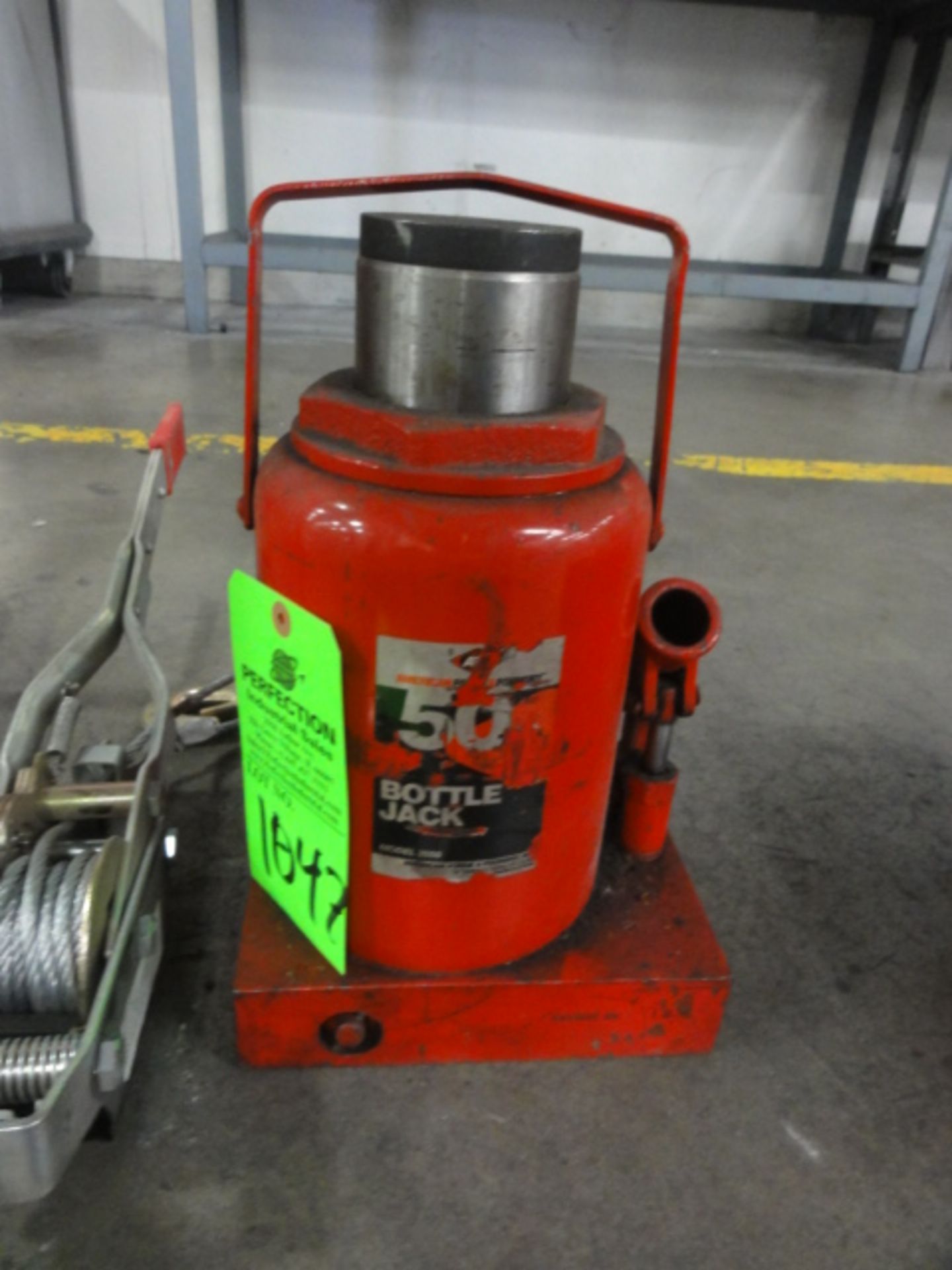 American Foundry 50-Ton Cap. Bottle Jack, Wire Comealong, Located in Plastics Building, (Location: - Image 2 of 3