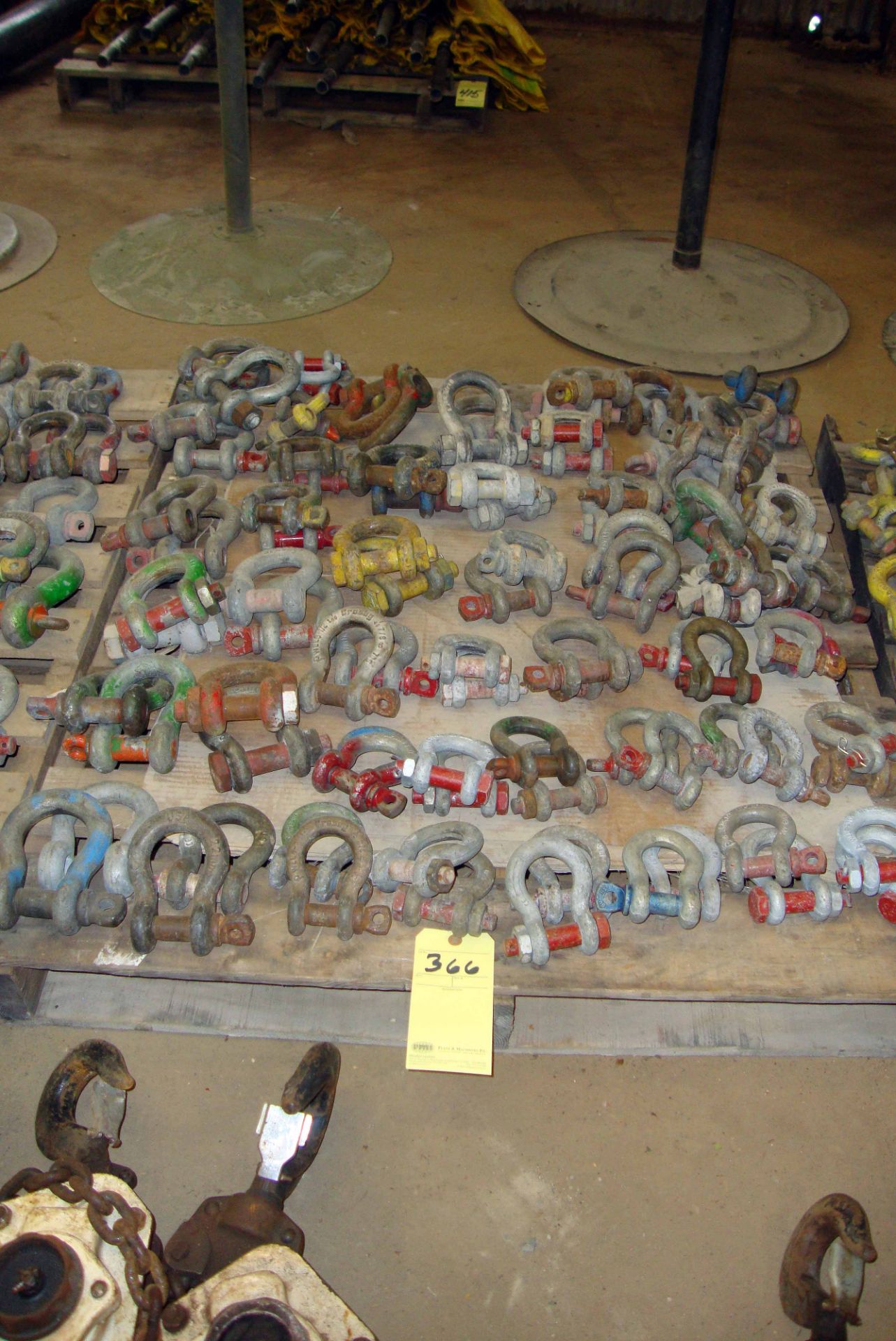 LOT OF SHACKLES, assorted  (on one pallet)