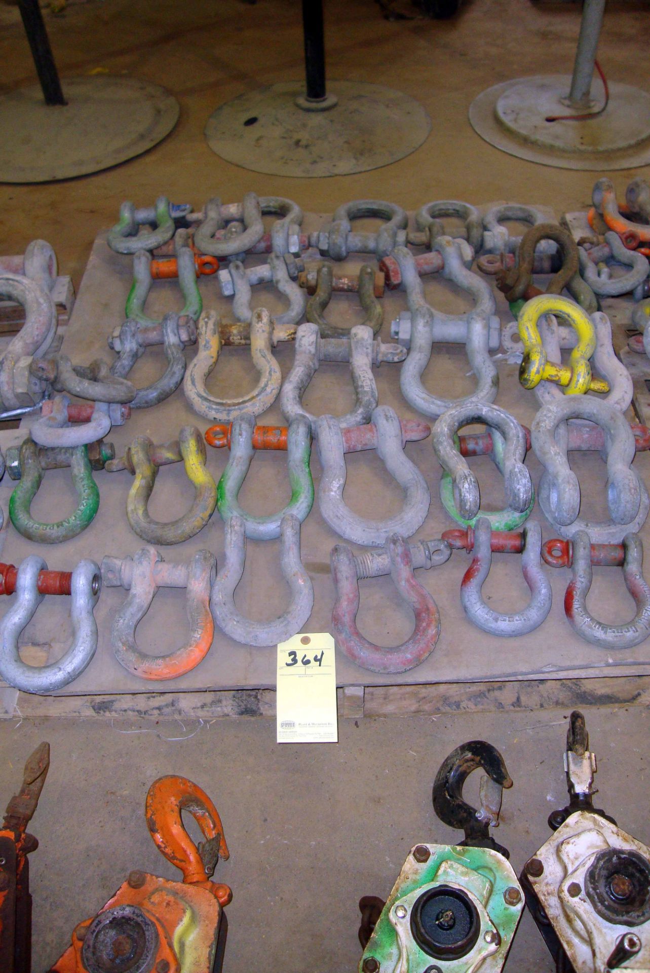 LOT OF SHACKLES, assorted  (on one pallet)