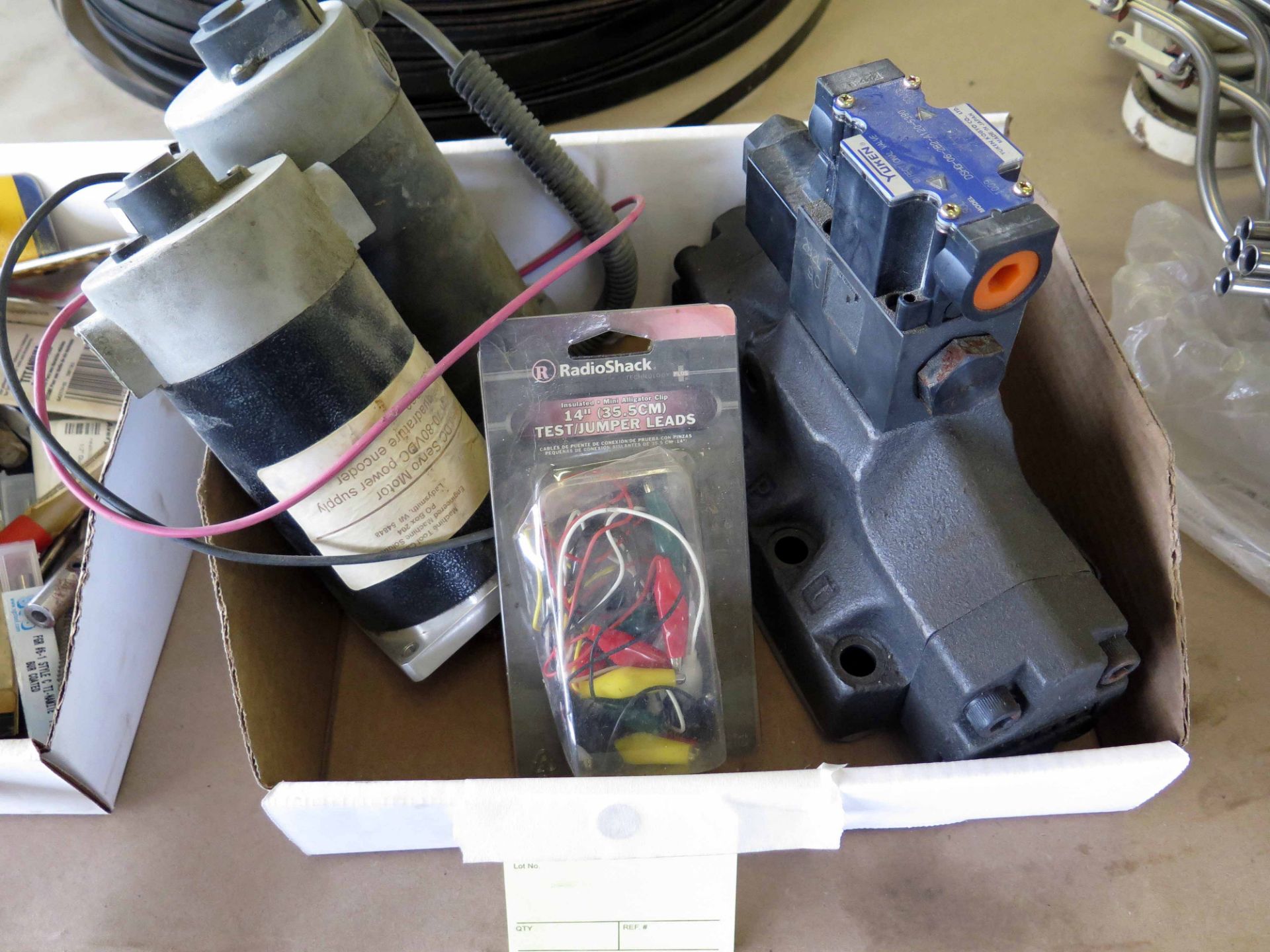 LOT OF SERVO MOTORS & DIRECTIONAL VALVE