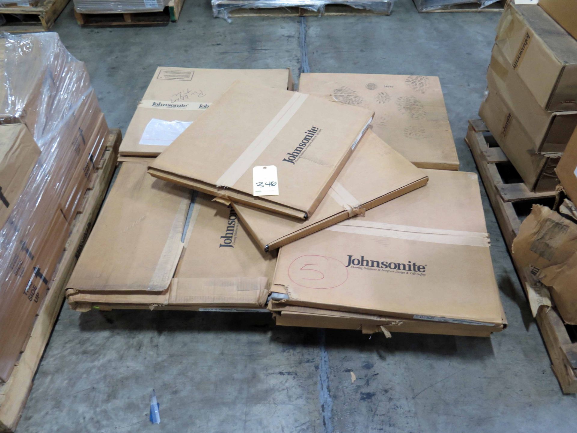 LOT OF RUBBER TILE, JOHNSONITE, 24" x 24" (on one pallet)