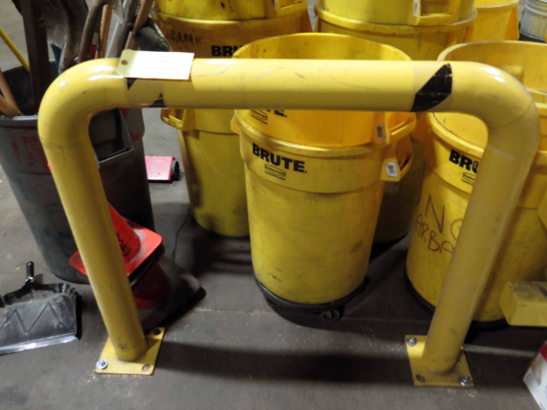 LOT OF YELLOW SAFETY RAILS, assorted - Image 6 of 7