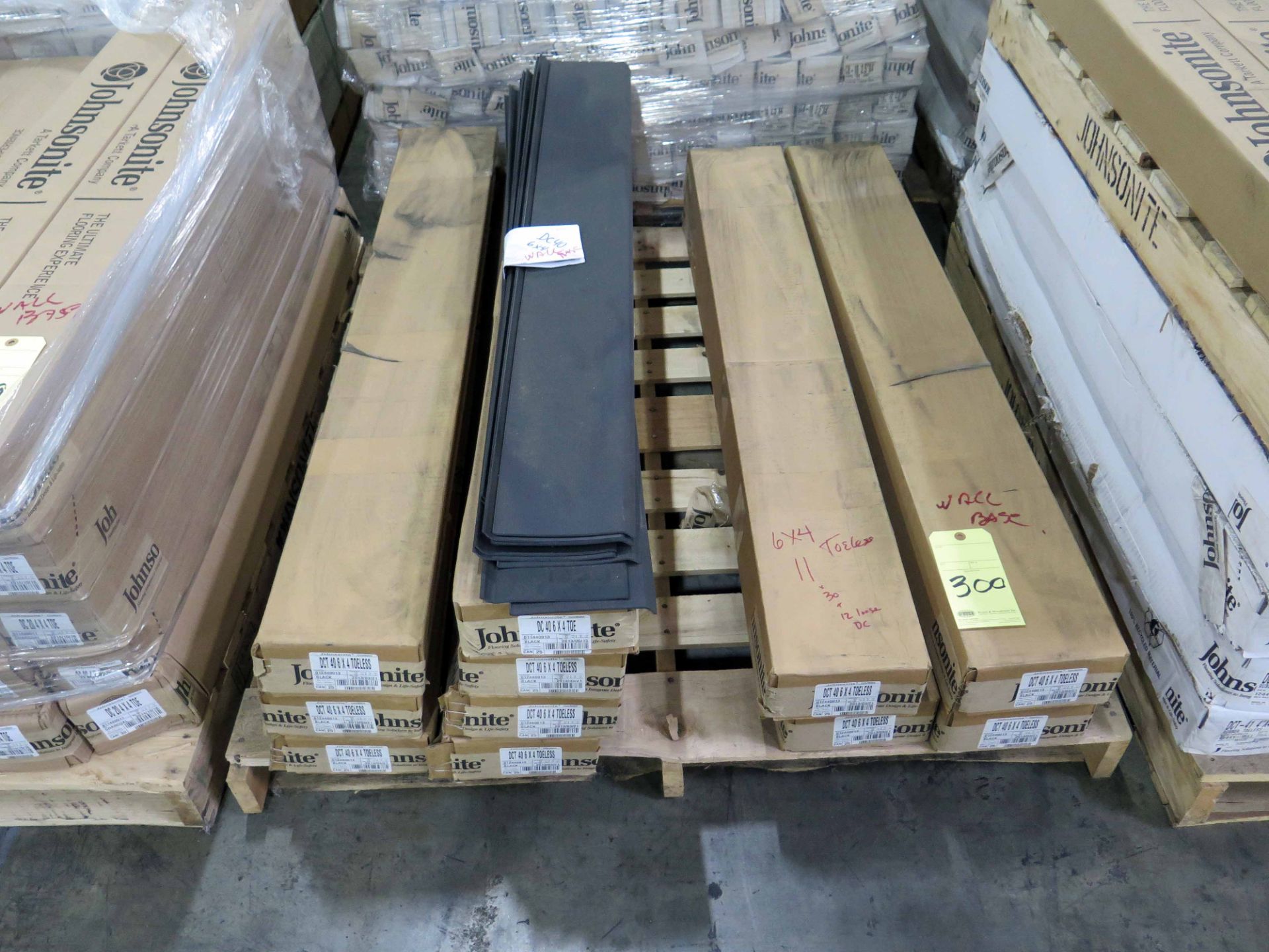 LOT OF RUBBER WALL BASE MOLDING, JOHNSONITE (on one pallet)