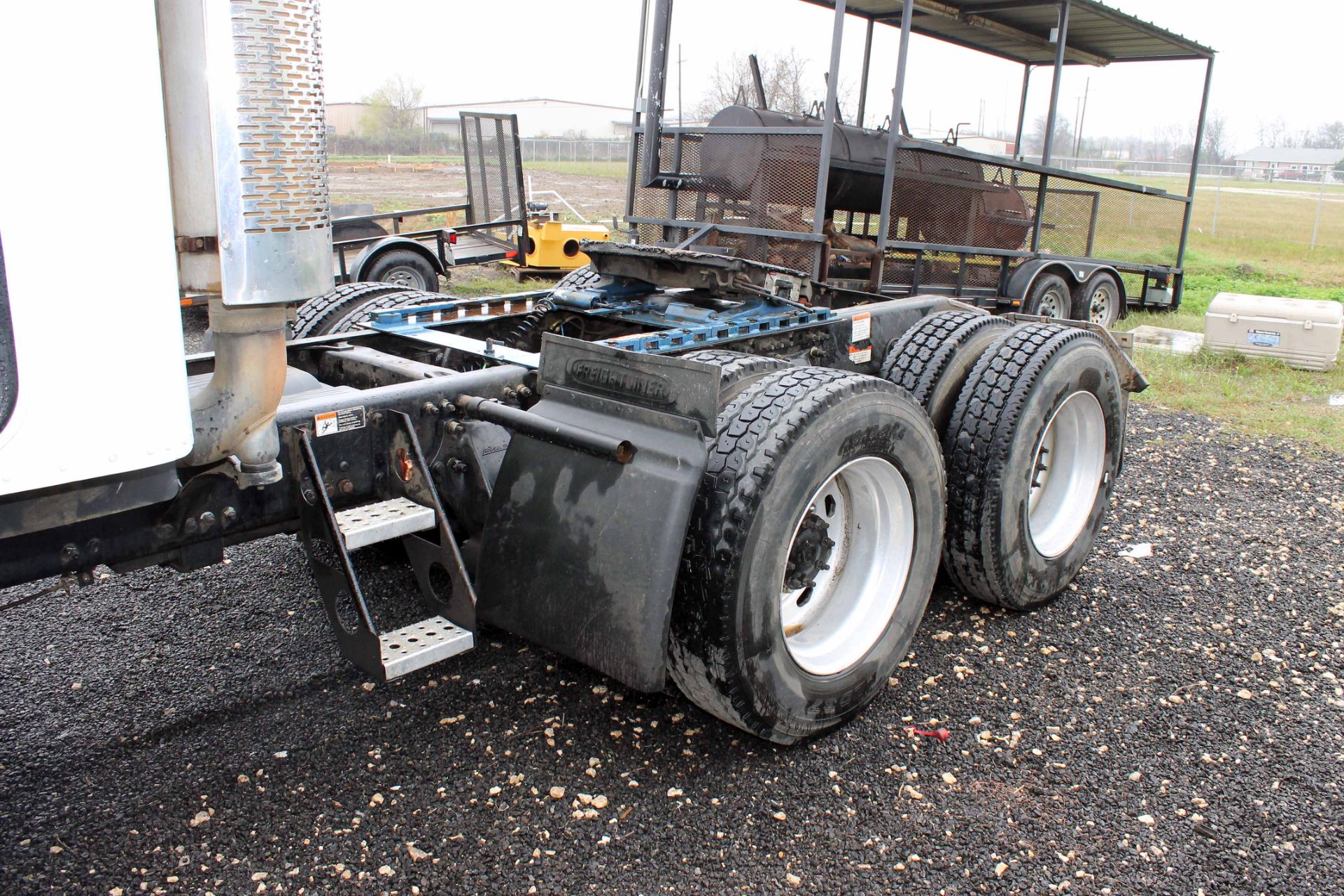 TRUCK TRACTOR, 2004 FREIGHTLINER MDL. COLUMBIA 120, tandem axle, sleeper cab, Eaton Fuller 10 spd. - Image 6 of 7