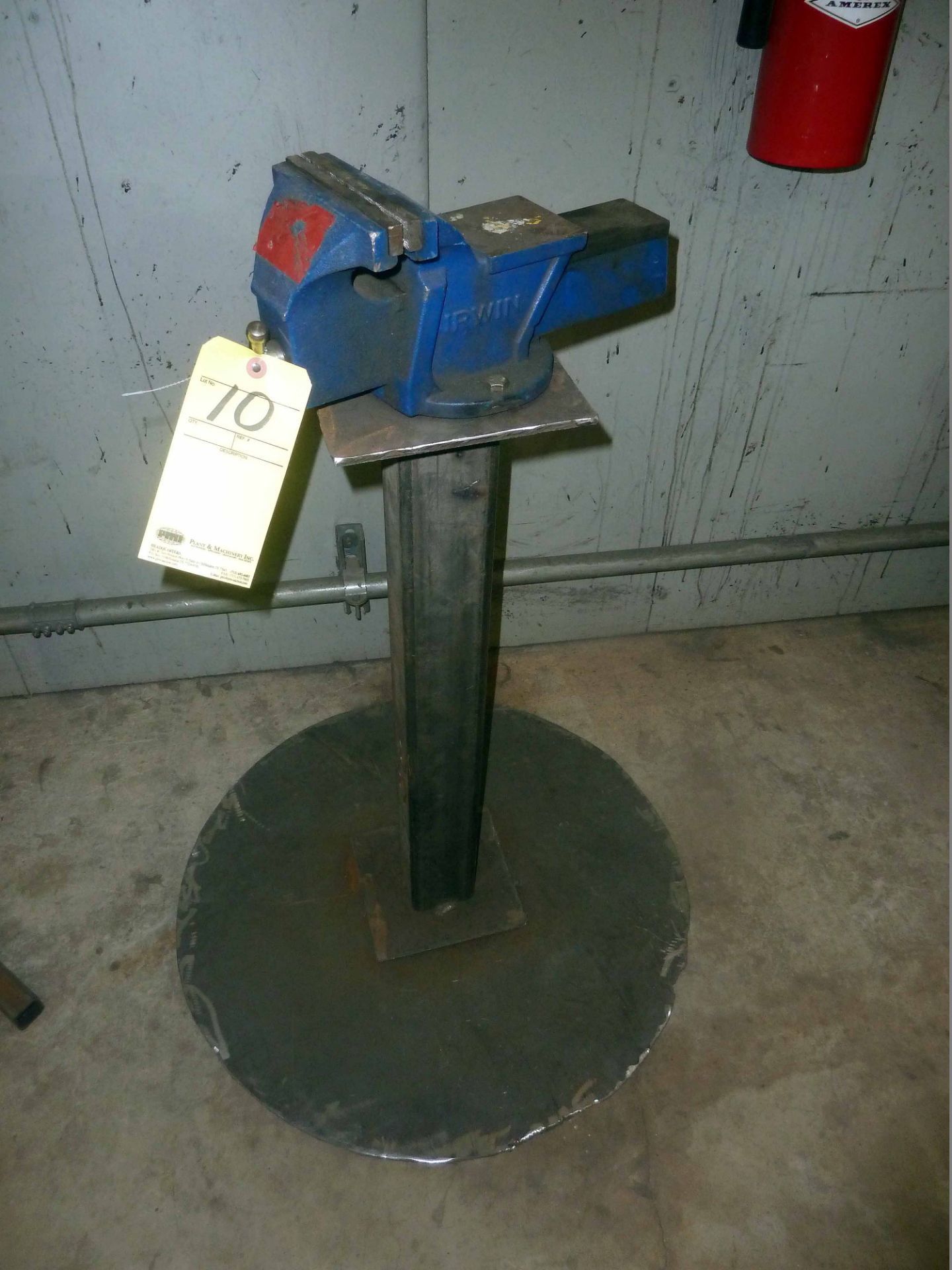 PEDESTAL MOUNTED BENCH VISE (Location M-Houston)