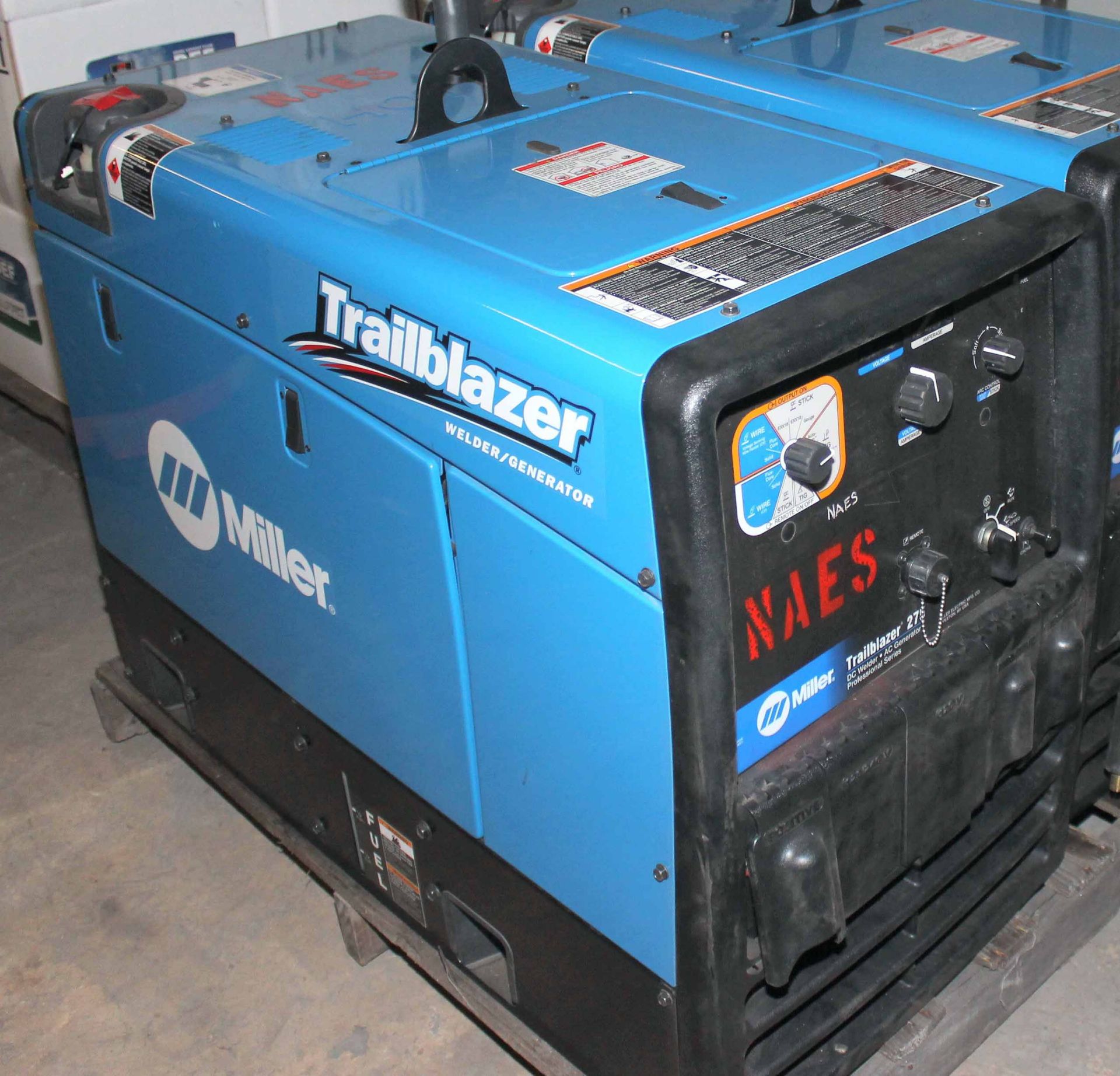 PORTABLE DC WELDER/GENERATOR, MILLER MDL. TRAILBLAZER 275, new 2013, 275 amp cap., gasoline - Image 2 of 2