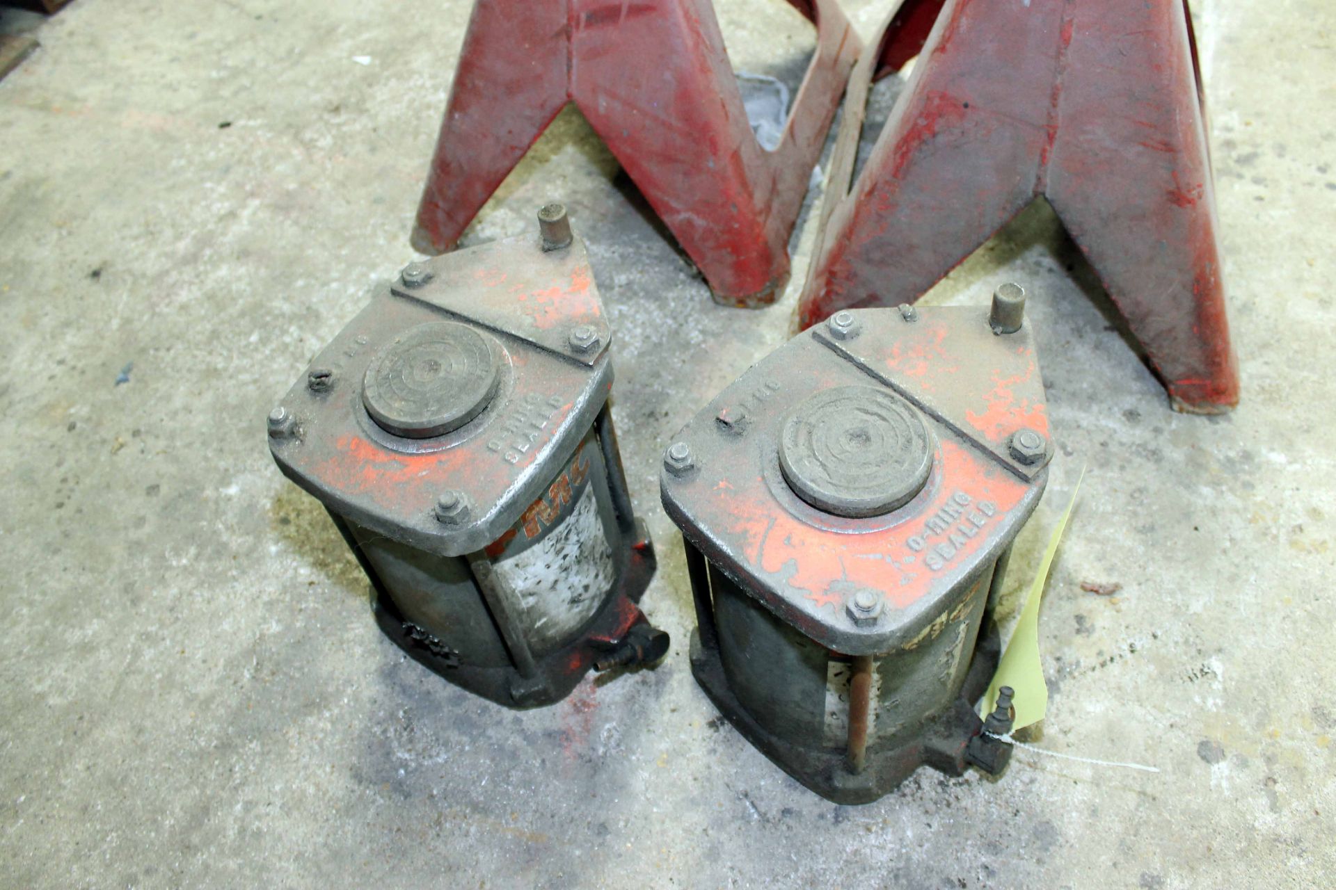 SET OF PNEUMATIC FLOOR JACKS (2), FMC