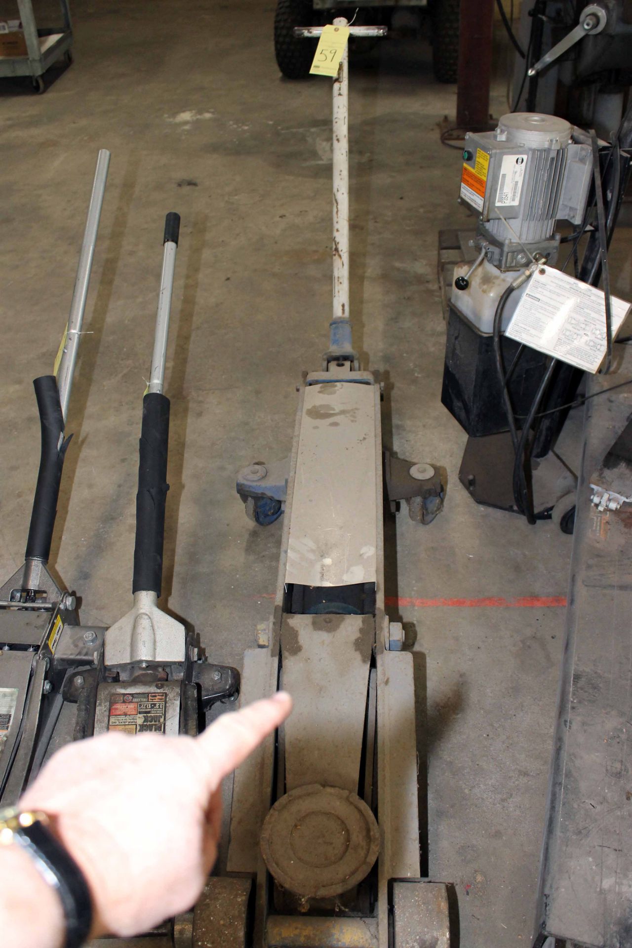 LARGE H.D. TRUCK TYPE FLOOR JACK