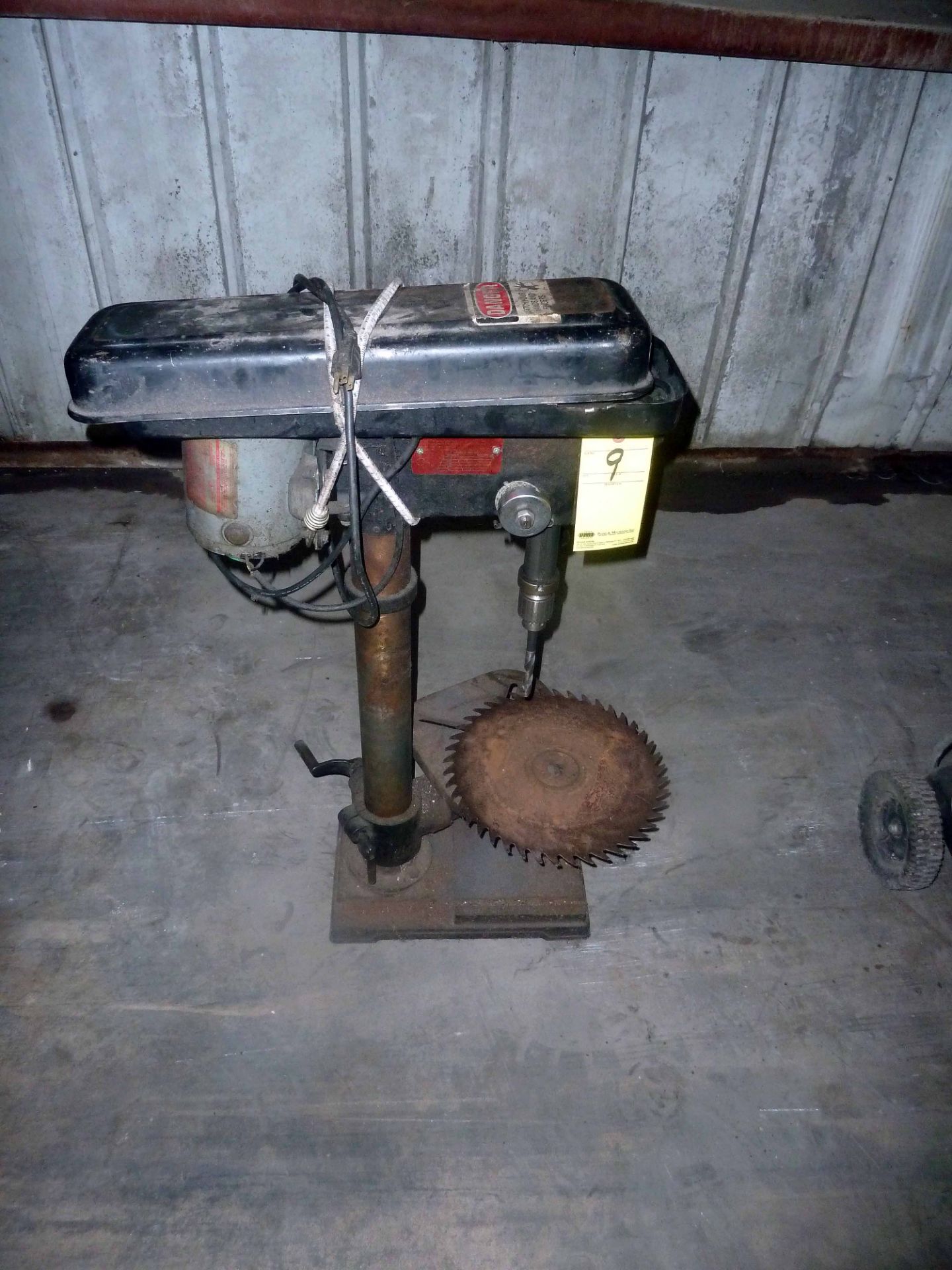 BENCH TOP DRILL PRESS, DAYTON 12", 5-spd.