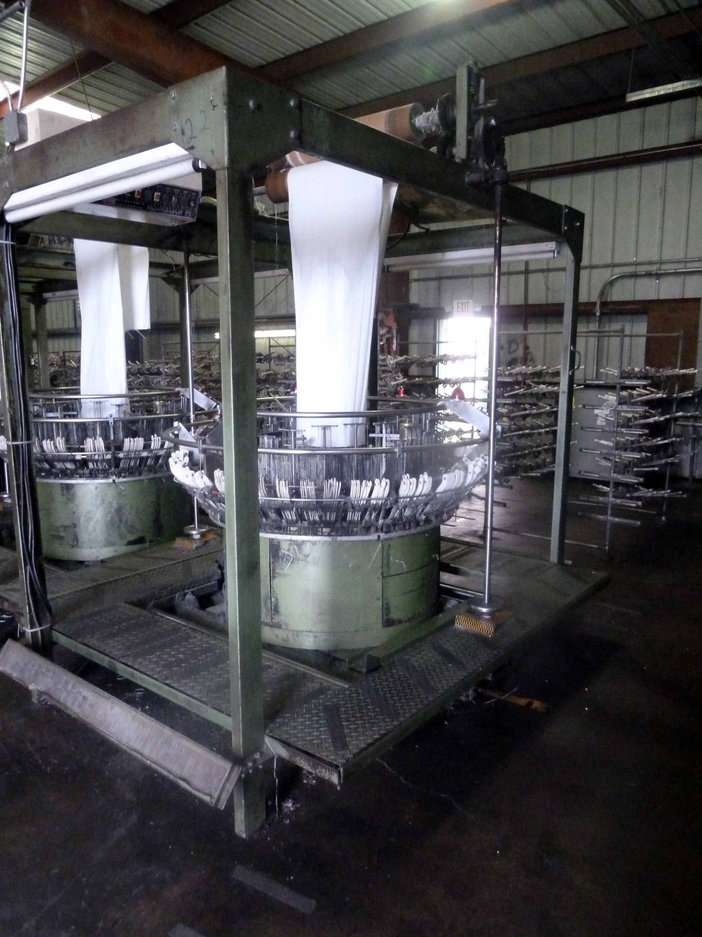 FLAT YARN CIRCULAR WEAVING MACHINE, DONG SHIUAN MDL. DS-4/720SH, 35-75 CM (13.78" to 29.53"), 135-