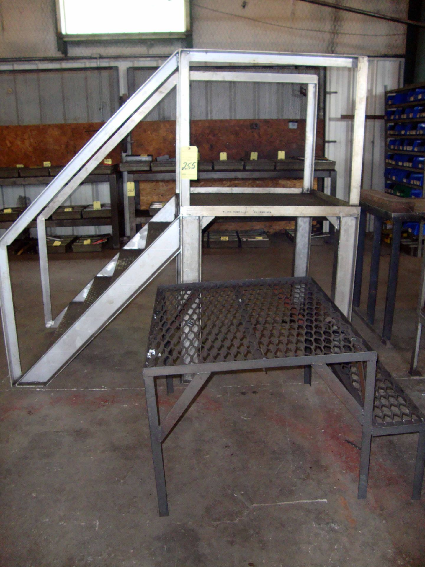 ALUMINUM SAFETY PLATFORM