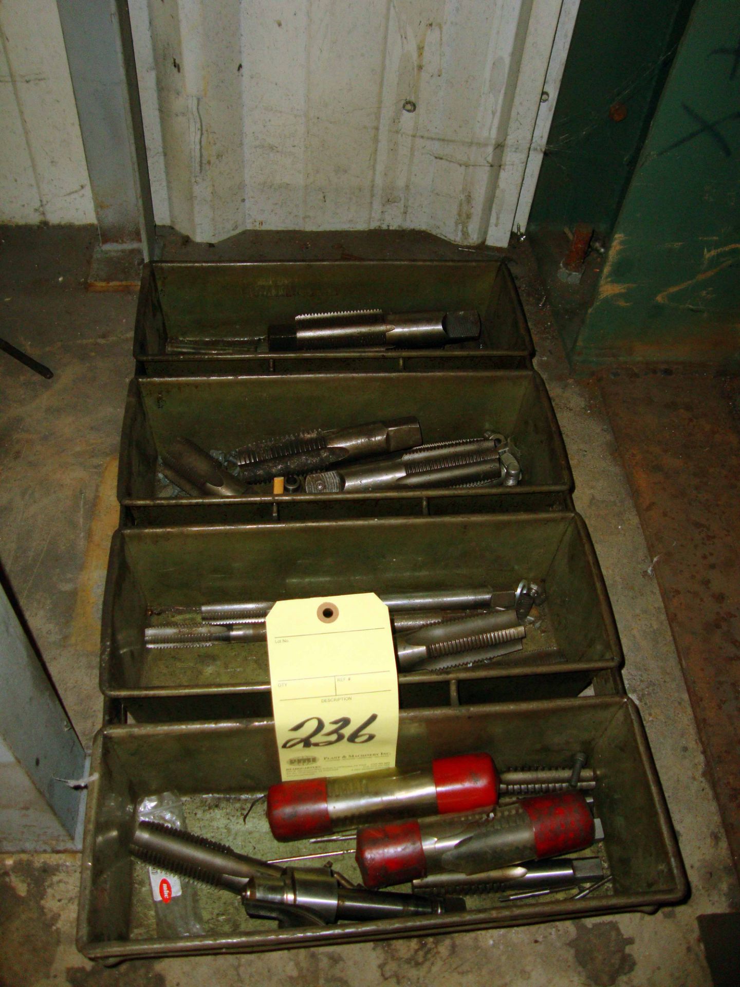 LOT OF HIGH SPEED TAPS (in four pans) (located on floor under rack)