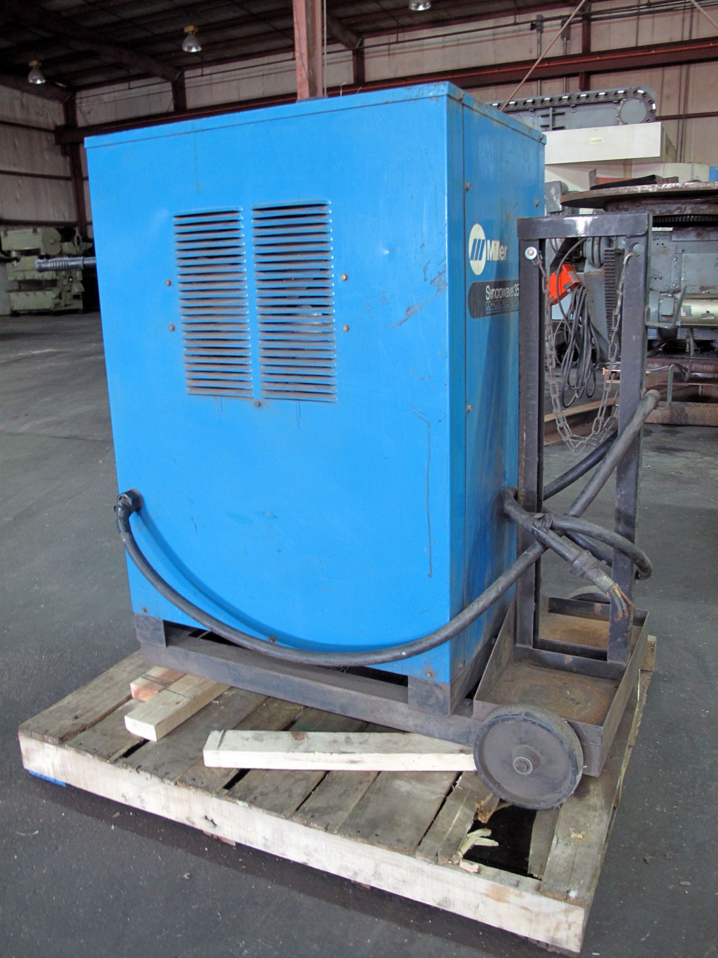 WELDING MACHINE, MILLER SYNCROWAVE 350, 350 amps @ 34 v. (40% duty cycle), 300 amps @ 32 v. (60% - Image 4 of 7