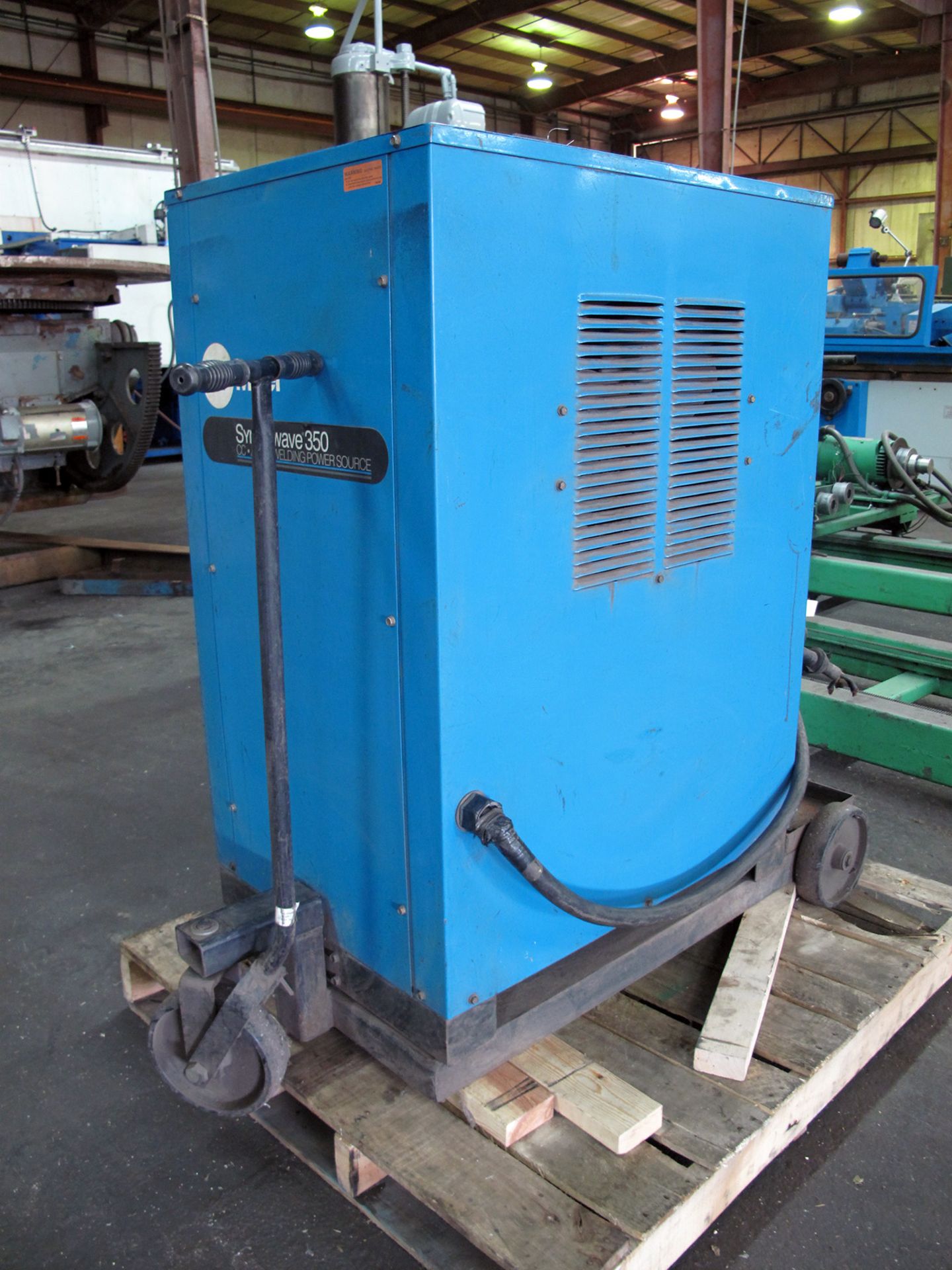 WELDING MACHINE, MILLER SYNCROWAVE 350, 350 amps @ 34 v. (40% duty cycle), 300 amps @ 32 v. (60% - Image 5 of 7