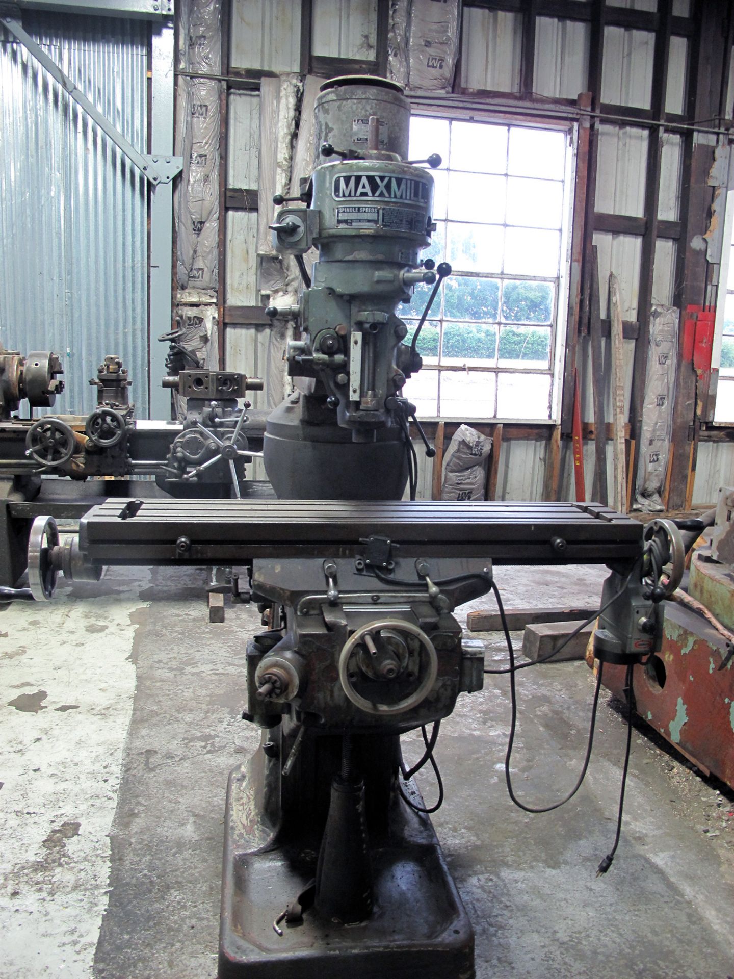 VERTICAL KNEE MILL, MAXMILL, 42â€ x 9â€ table, 3 T-slots, 0.625â€ on 2.5â€ centers, R8 spdl., (