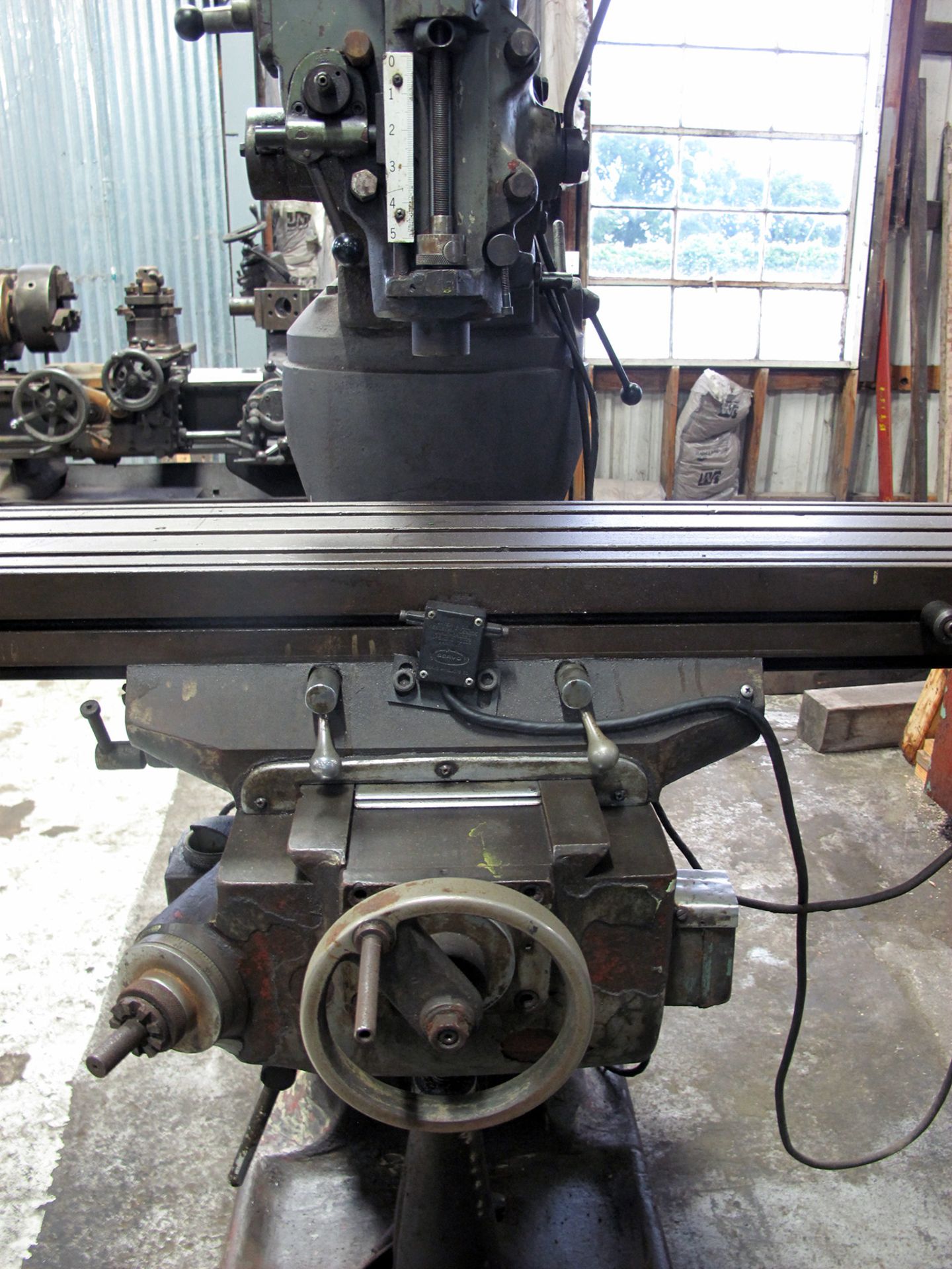 VERTICAL KNEE MILL, MAXMILL, 42â€ x 9â€ table, 3 T-slots, 0.625â€ on 2.5â€ centers, R8 spdl., ( - Image 5 of 9