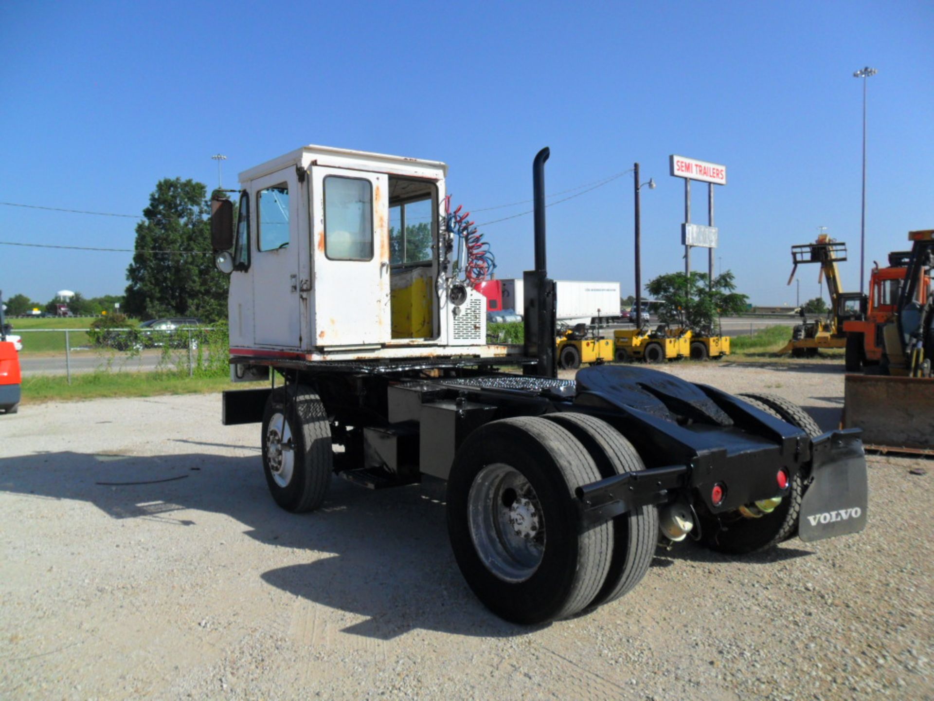 SPOTTER TRUCK, OTTAWA MDL. YY30, new 1991, Cummins diesel engine, 106" wheel base, 10,225 H.O.M., - Image 4 of 4