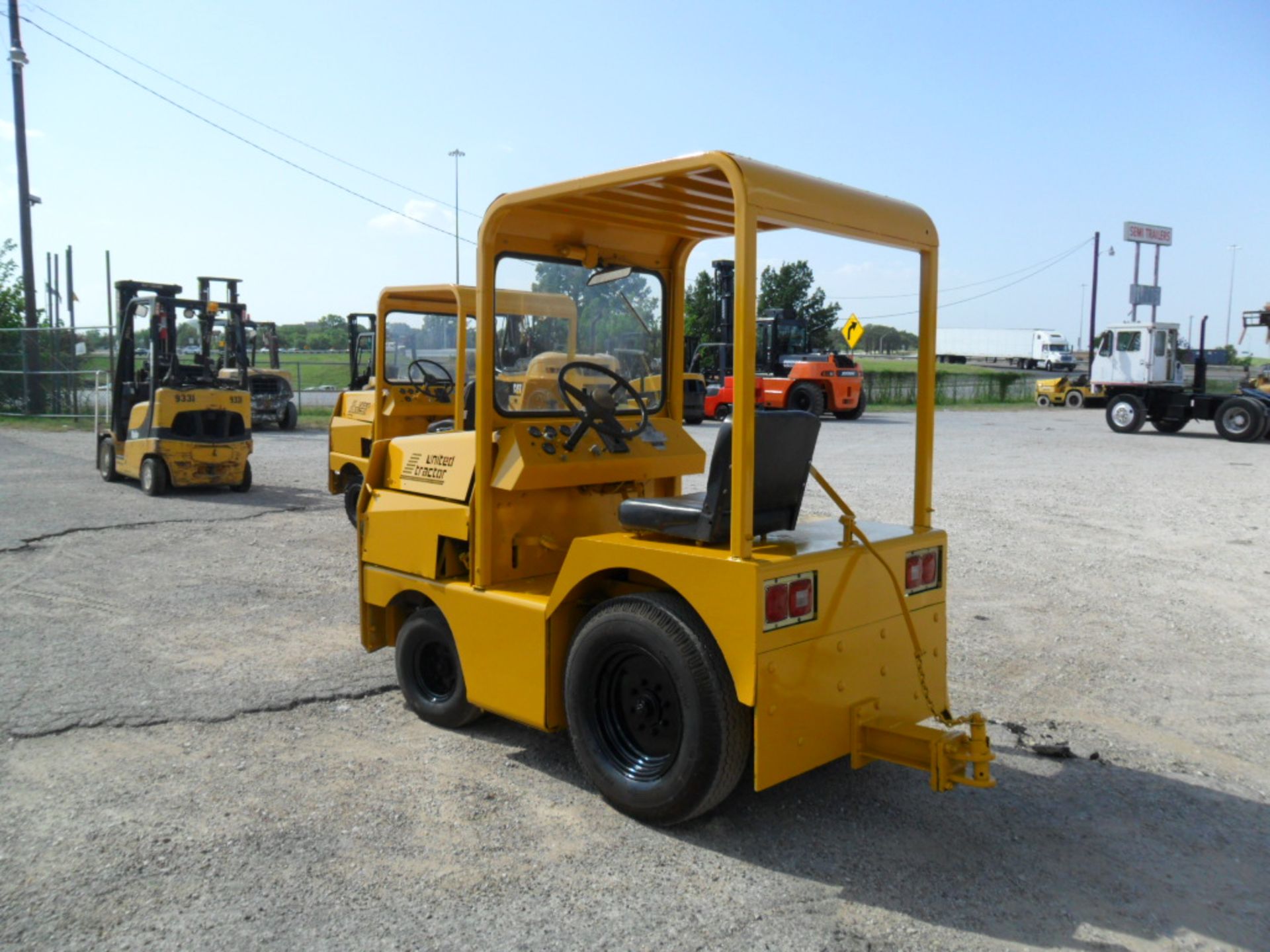 TOW TRACTOR, UNITED 3,400 LB. CAP. MDL. SM340F-5, S/N 17038   ($75 loading charge)  (Location M - - Image 3 of 5