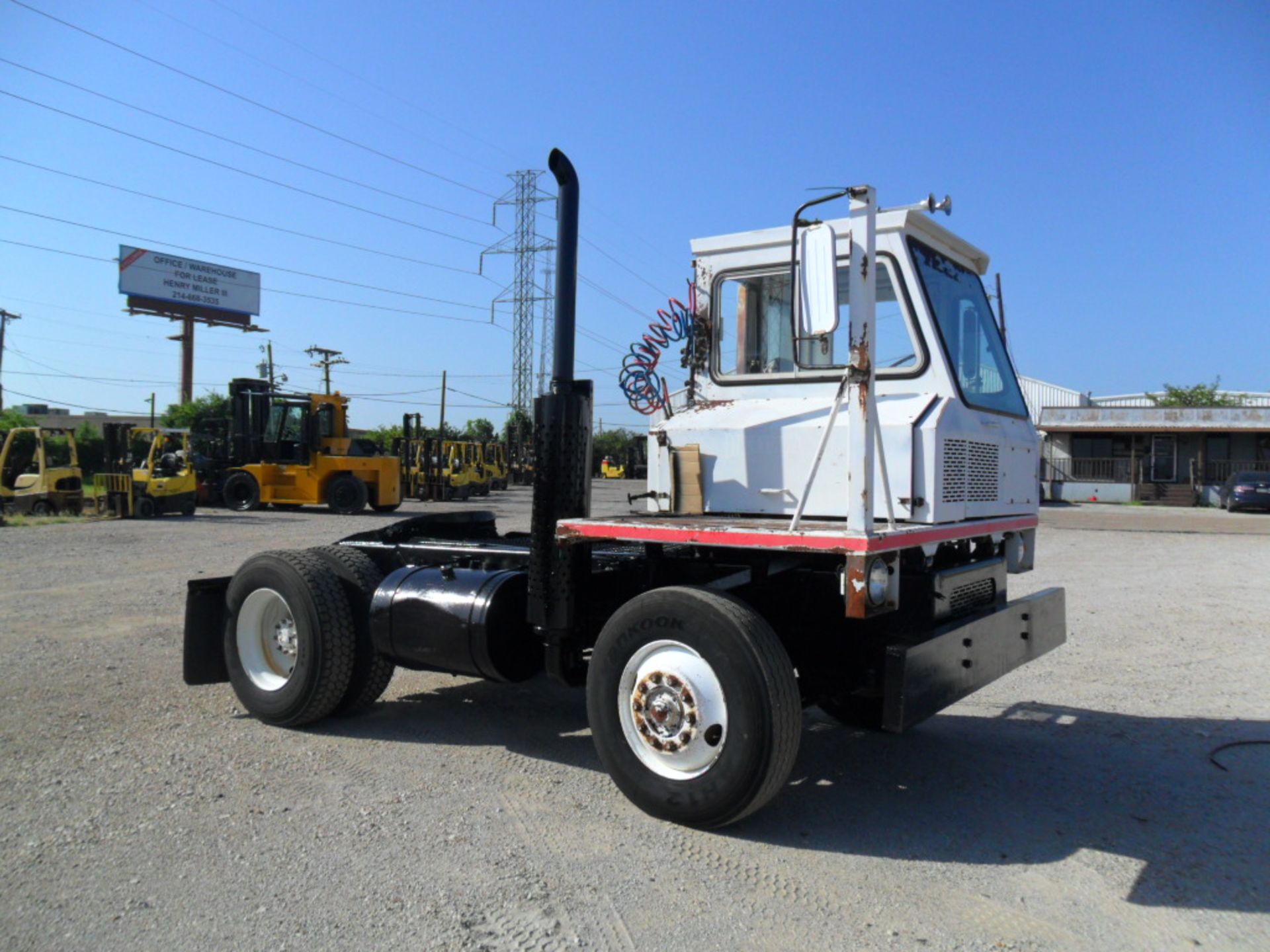 SPOTTER TRUCK, OTTAWA MDL. YY30, new 1991, Cummins diesel engine, 106" wheel base, 10,225 H.O.M.,