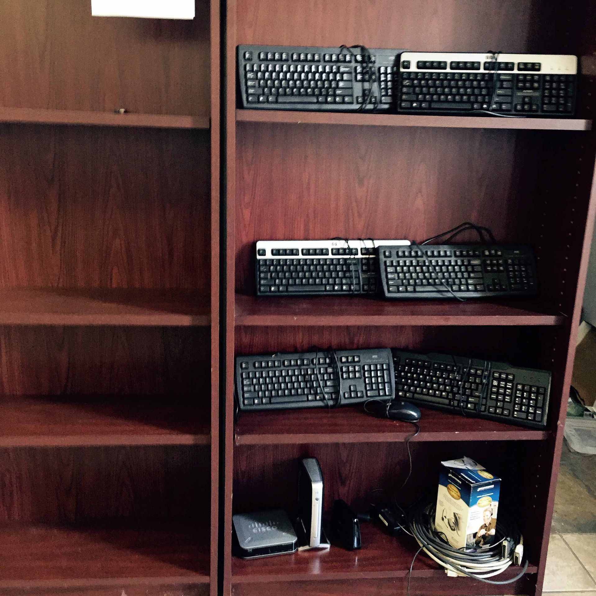 LOT CONSISTING OF BOOKSHELVES (2), KEYBOARDS (6), MOUSE, ROUTER, HANDS-FREE HANDSET LOCATED IN