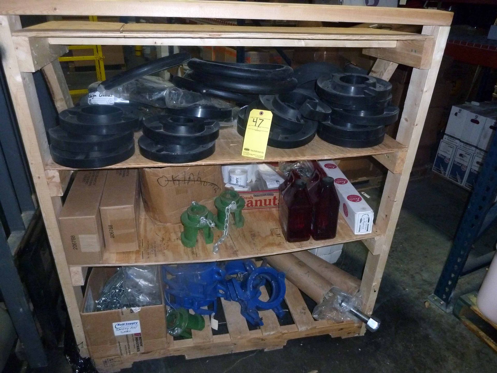 LOT OF MUD BUCKET SEALS & ENDS, SAFETY PINS, 5 T. ELEVATORS, PISTON & PISTON RODS  LOCATED IN