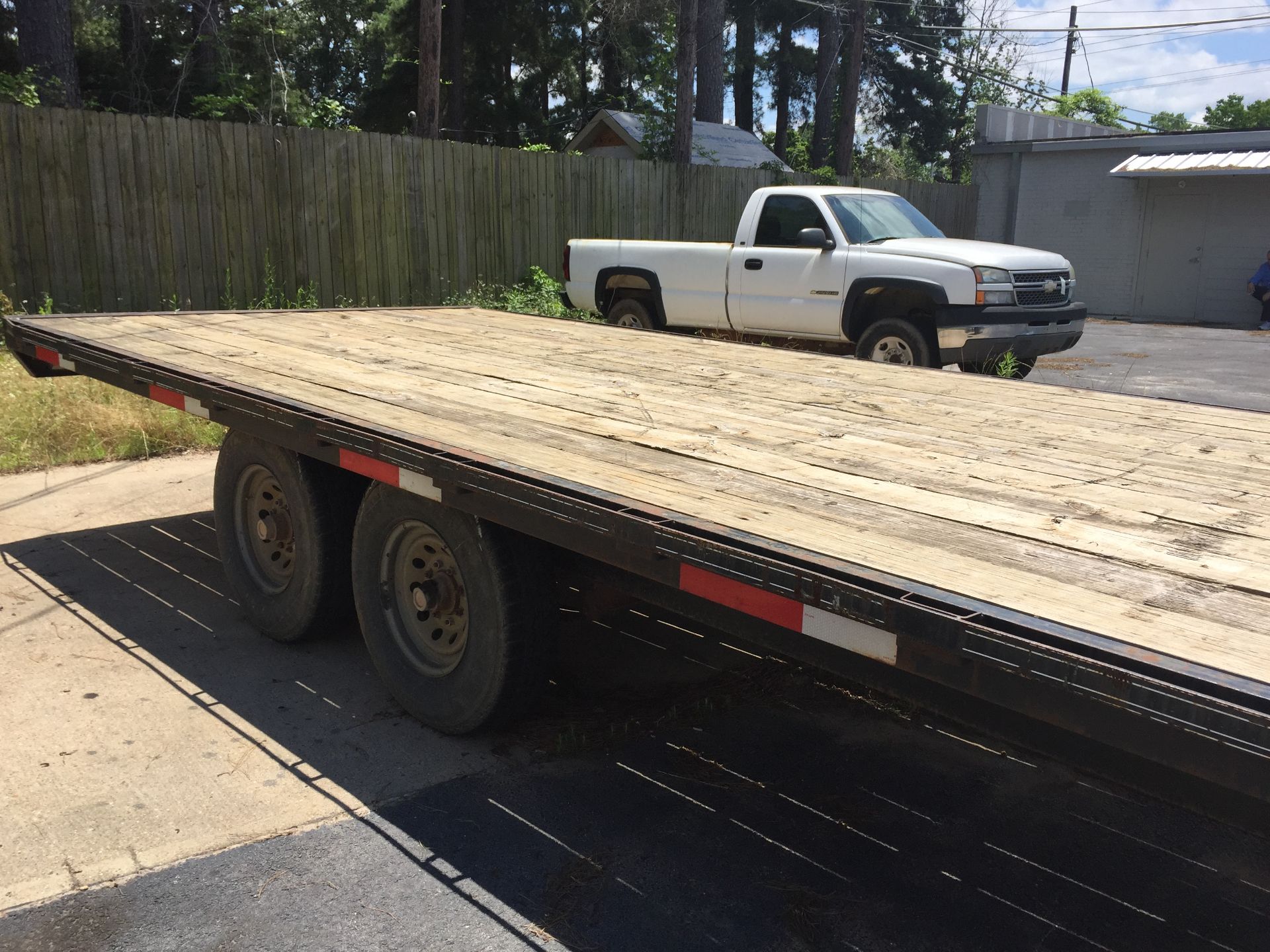 FLATBED TRAILER, new 2007, Â 20'L, 2,800 lb. empty weight, 11,200 carrying capacity - Image 4 of 4