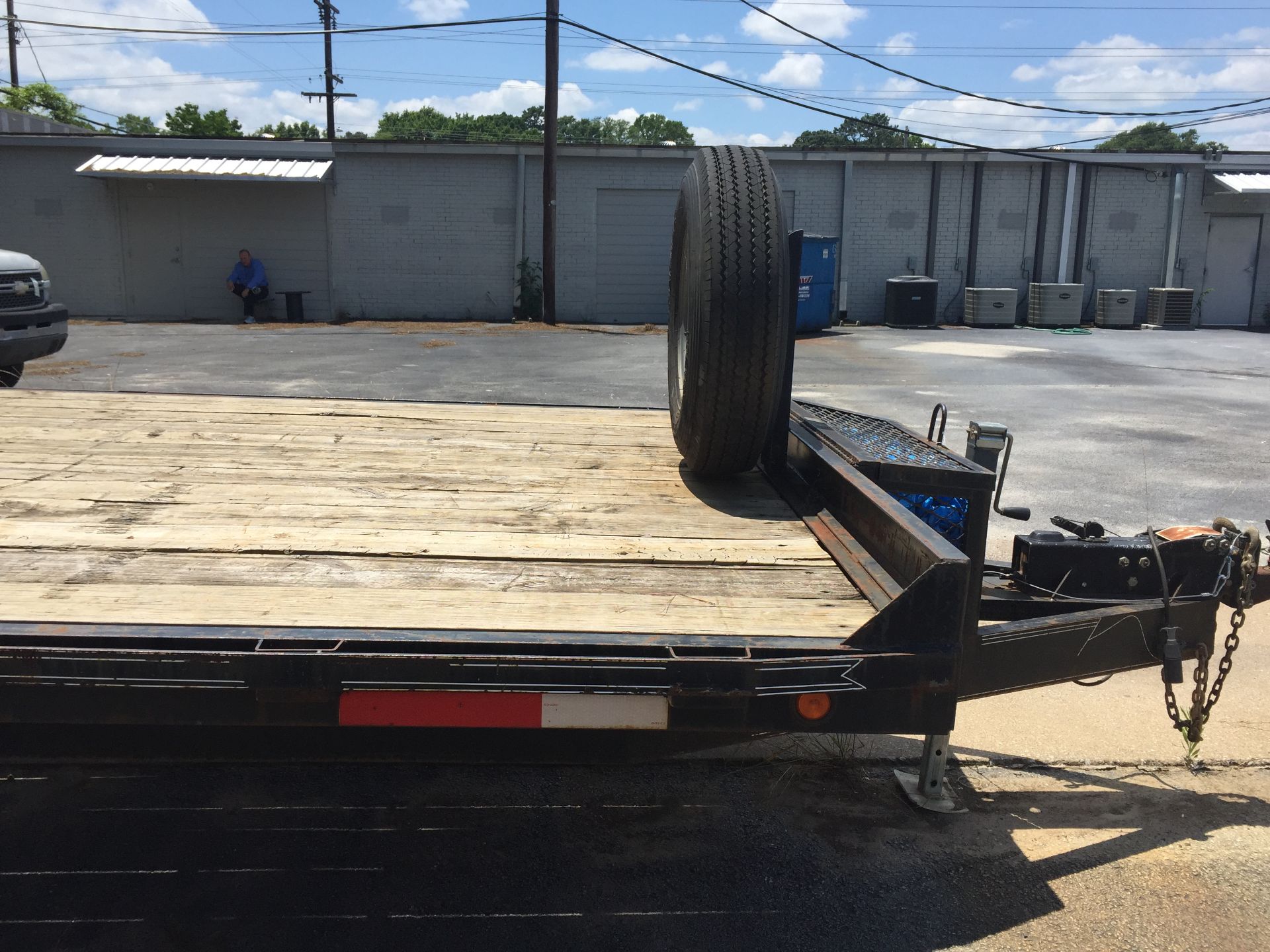 FLATBED TRAILER, new 2007, Â 20'L, 2,800 lb. empty weight, 11,200 carrying capacity - Image 3 of 4